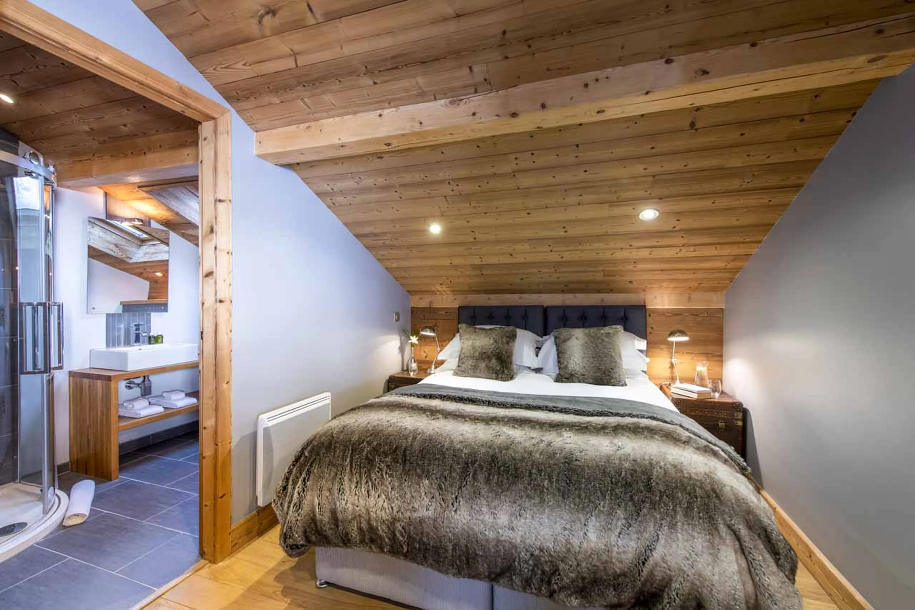 Access to en-suite shower in master bedroom of Chalet Twenty26 in Morzine