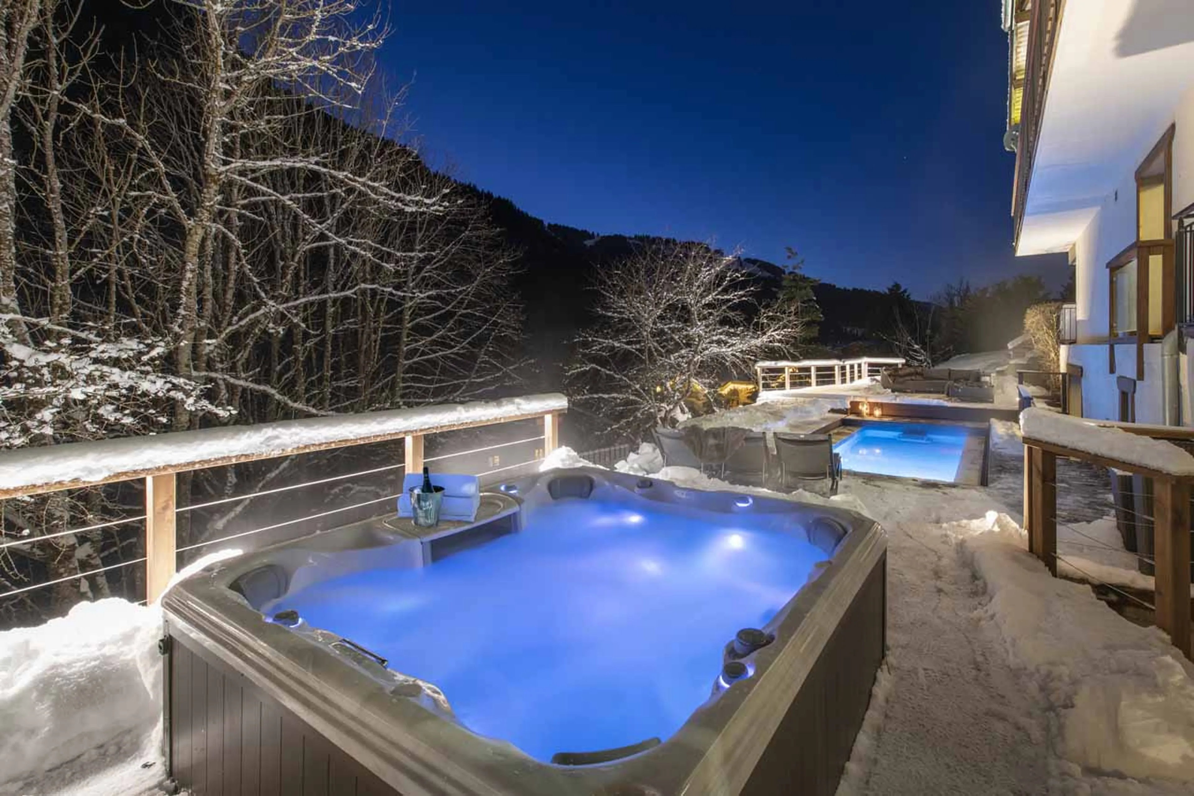 Jacuzzi and pool at Chalet Twenty26 in Morzine