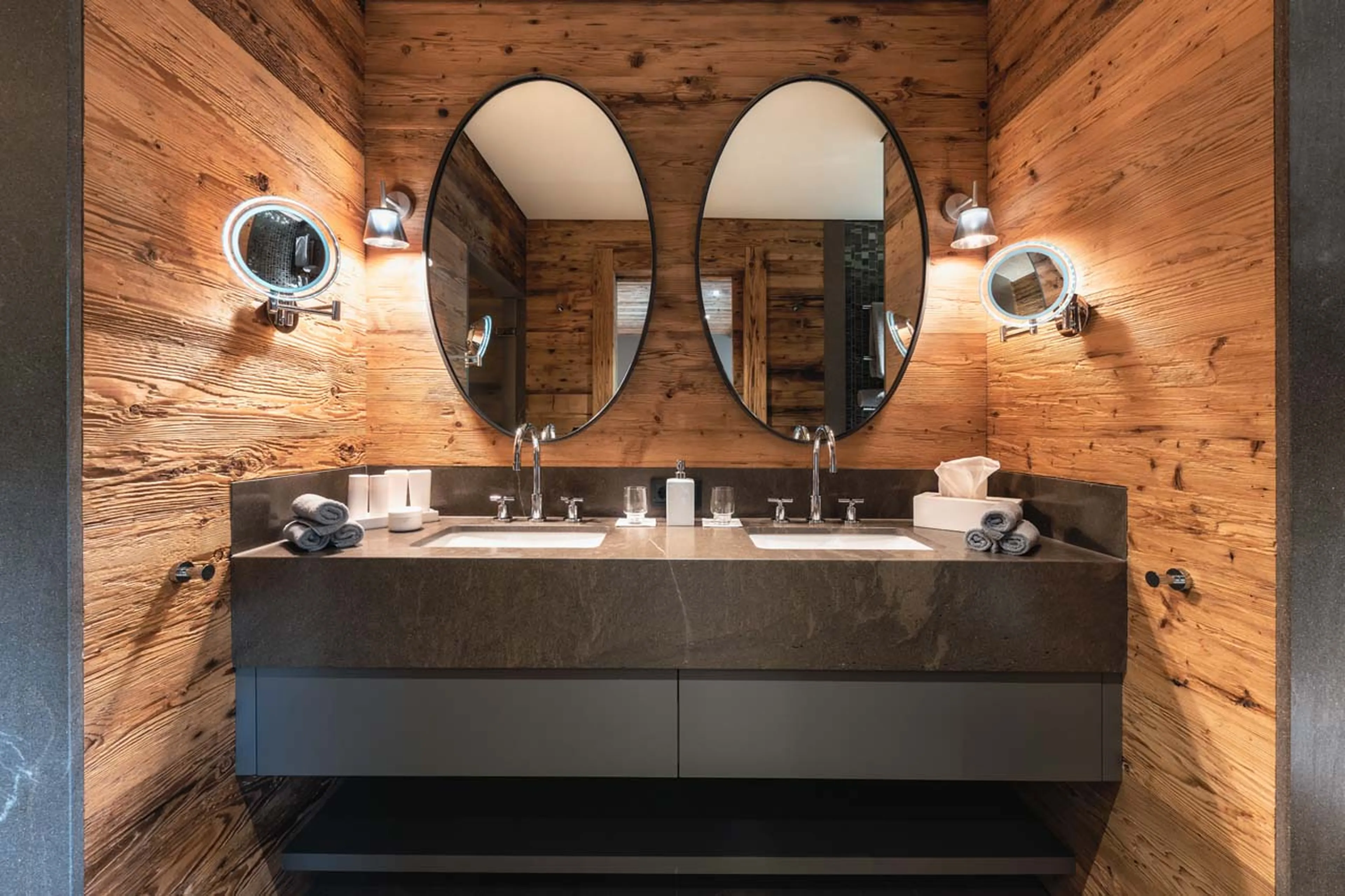 Twin basins at Chalet Uberhaus in Lech