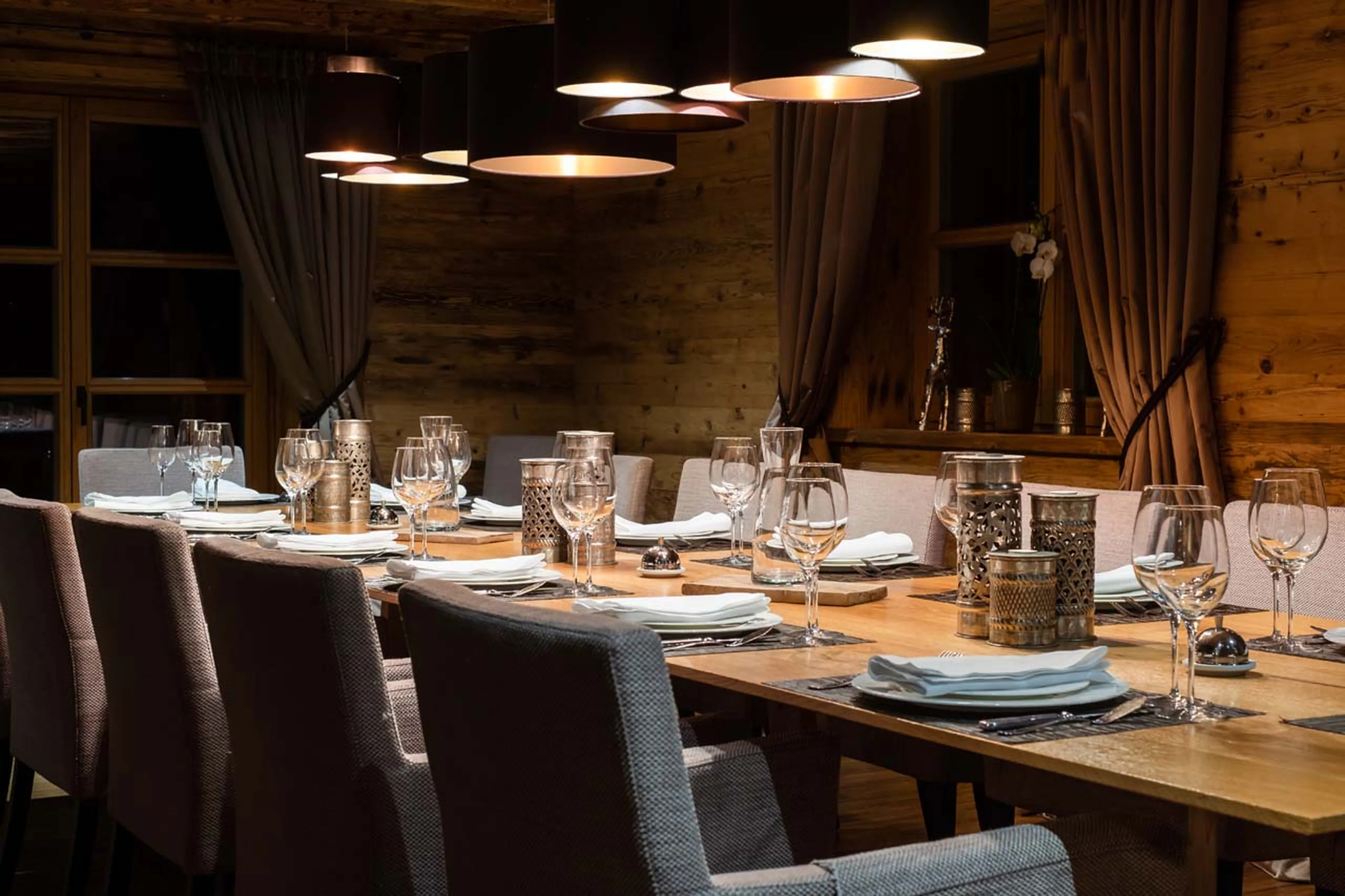 Dining table at Chalet Uberhaus in Lech