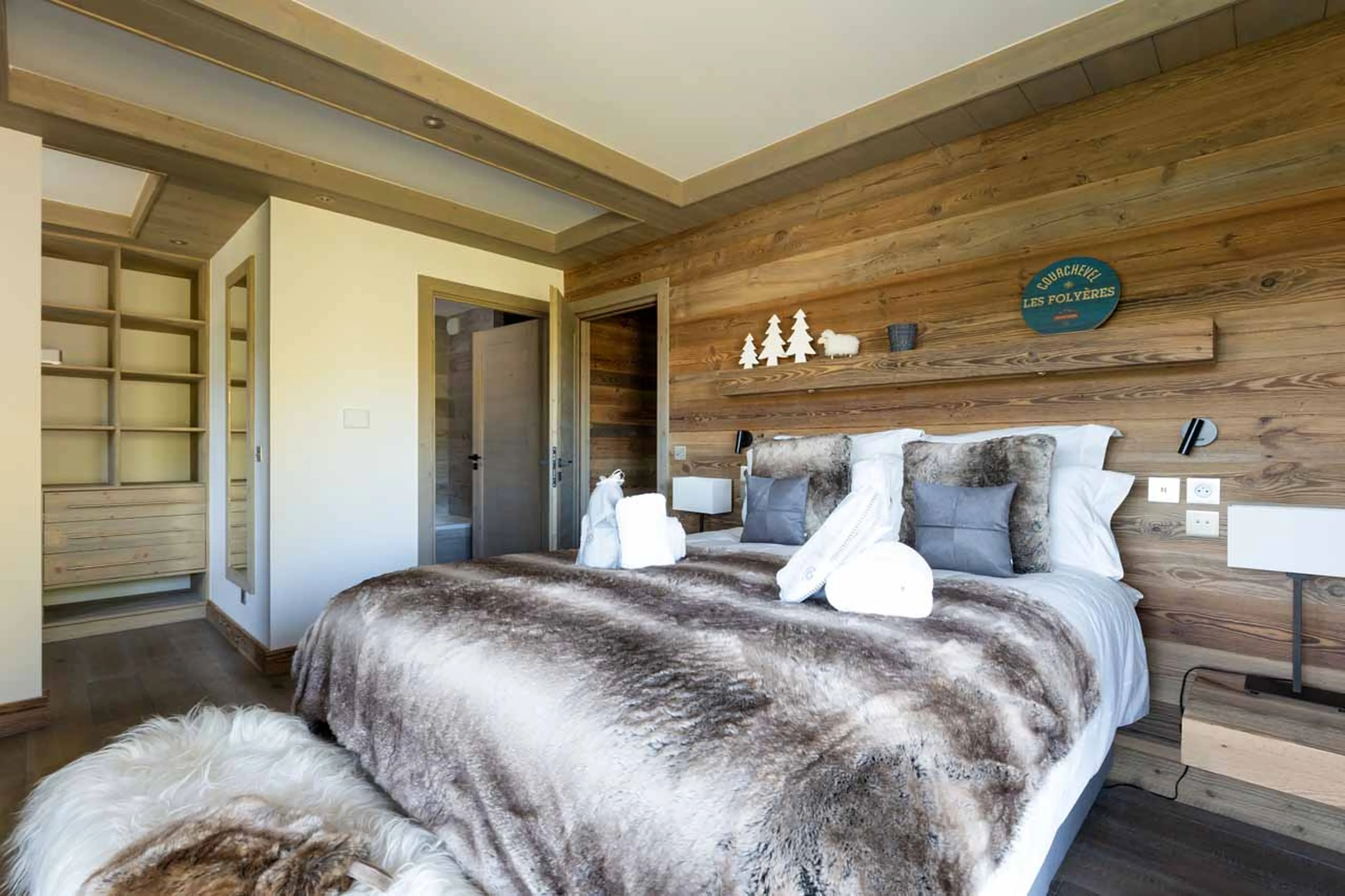 Bedroom 1 double at Chalet Ursus in Courchevel 1650