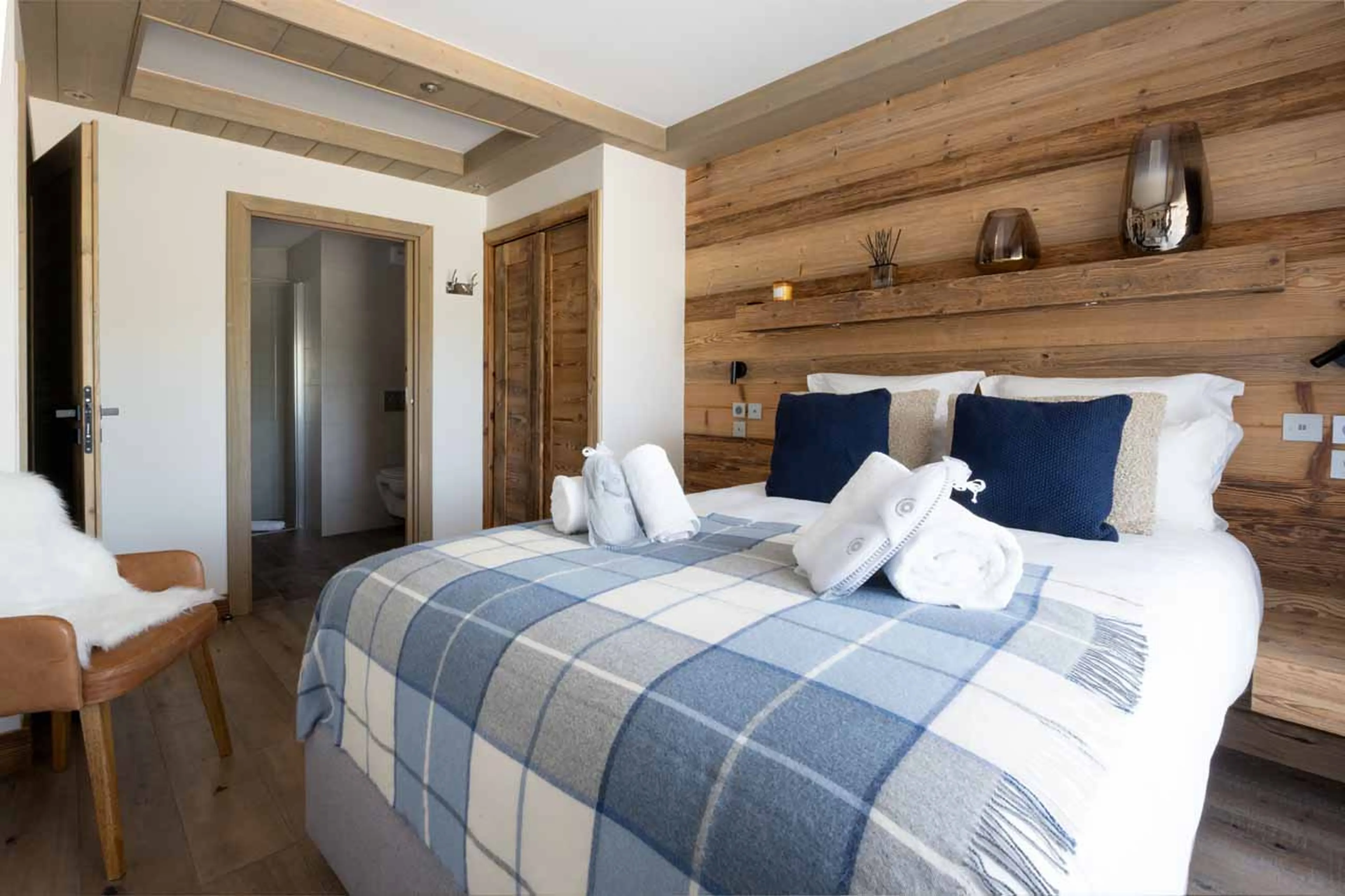 Bedroom 2 double at Chalet Ursus in Courchevel 1650