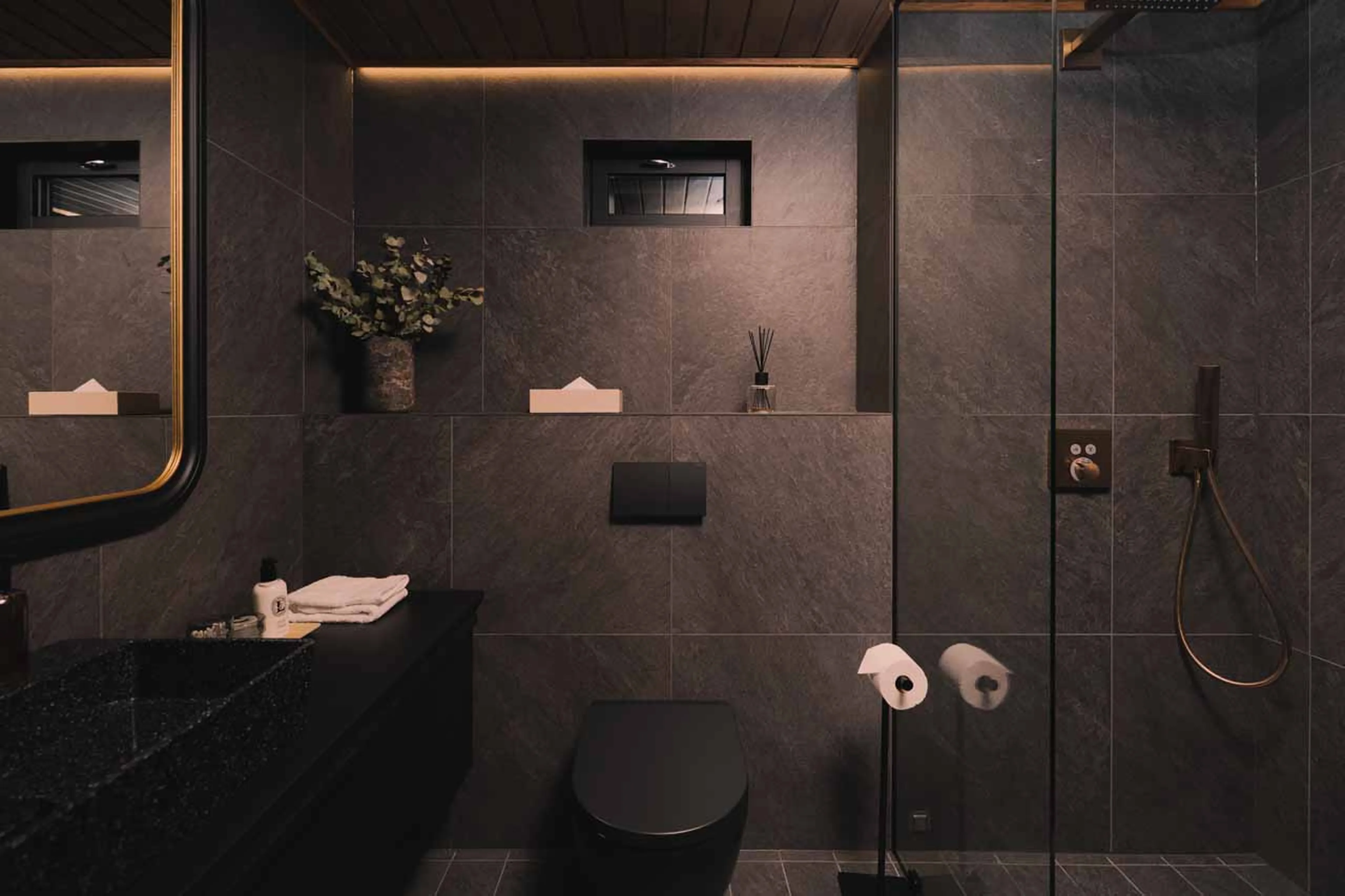 Bedroom 1 shower room at Chalet Utsu in Finland