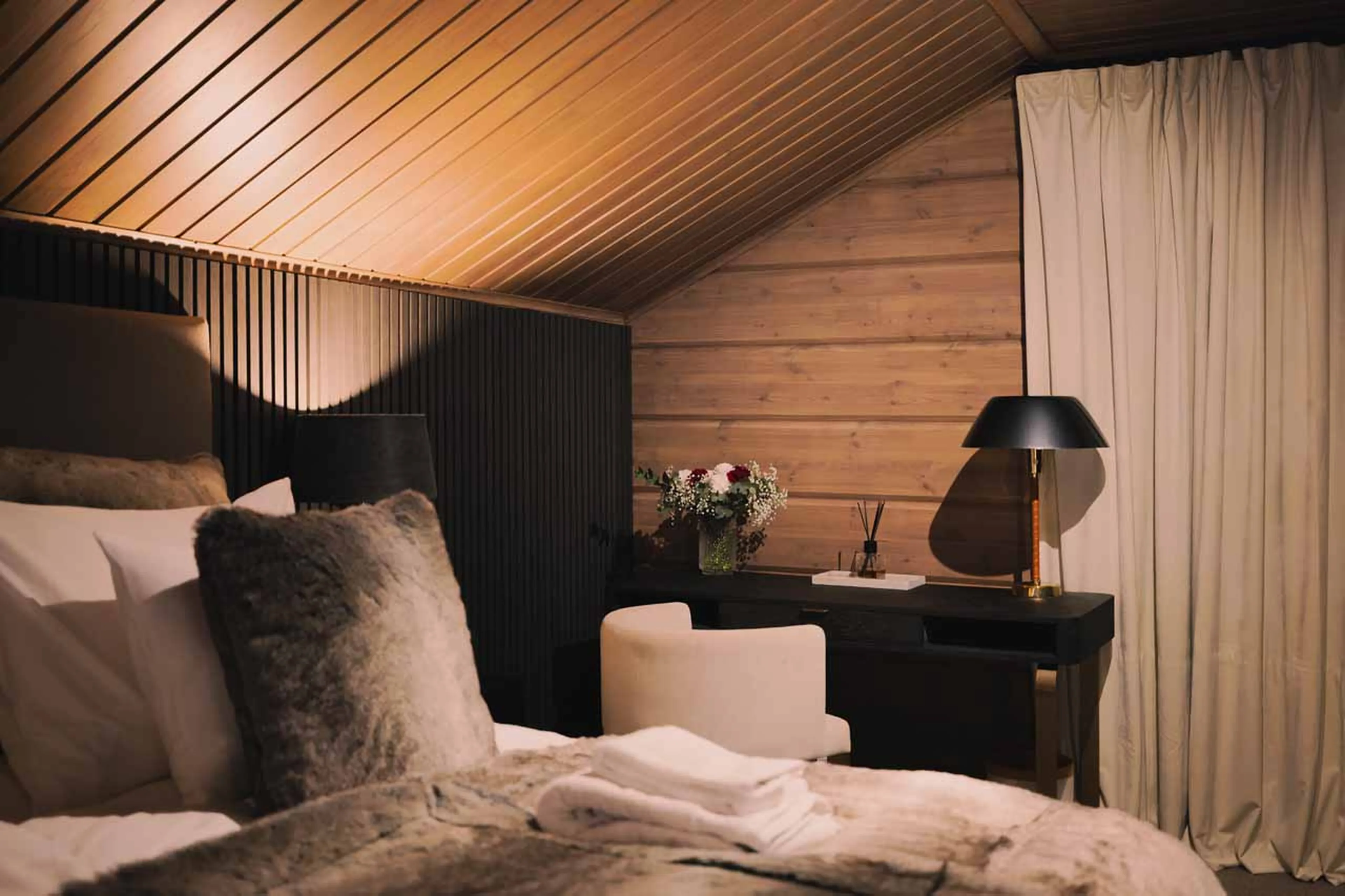 Desk in master suite of Chalet Utsu in Levi, Finland