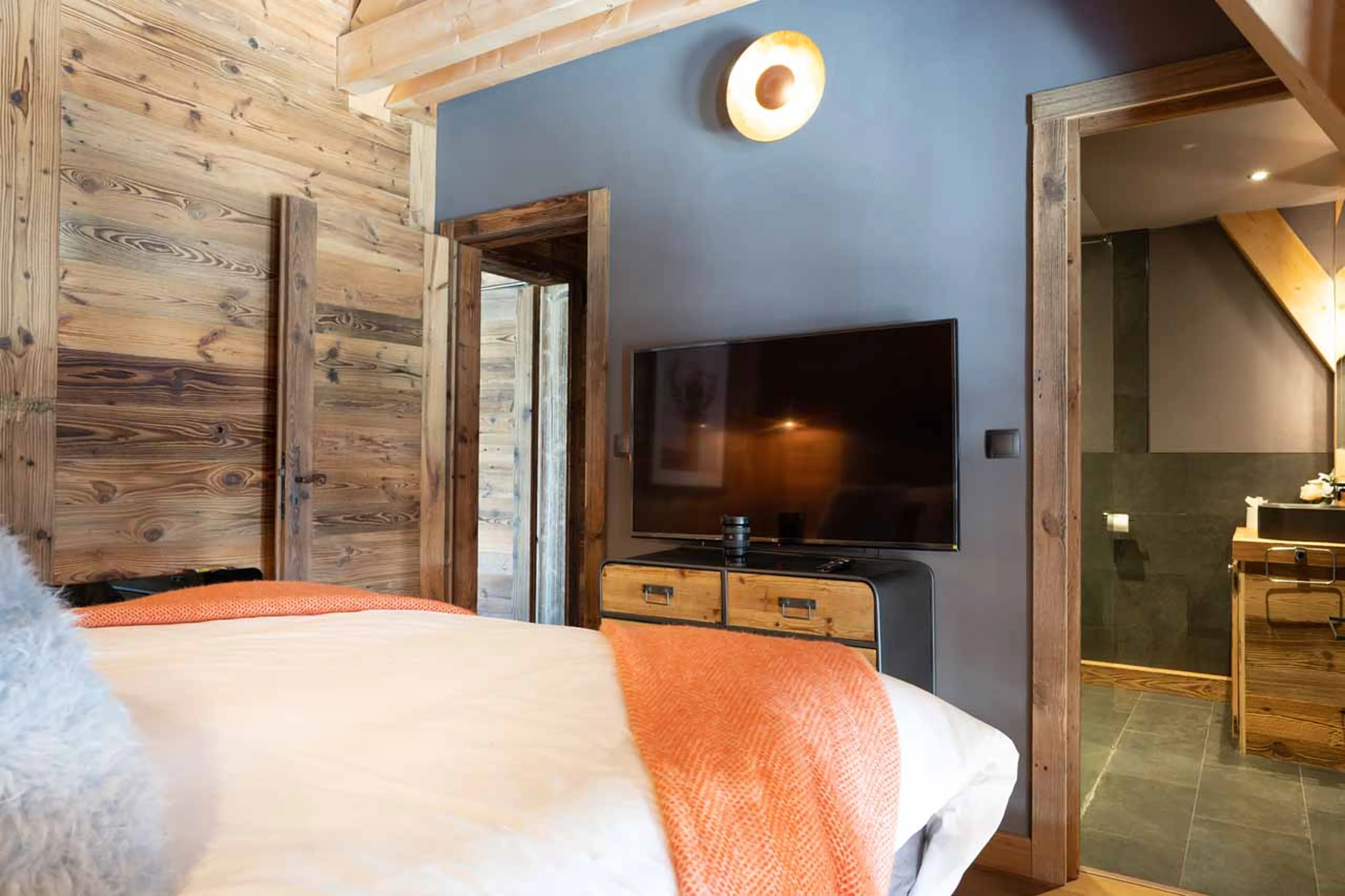 Bedroom two twin/double at Chalet Valambrun in Les Gets