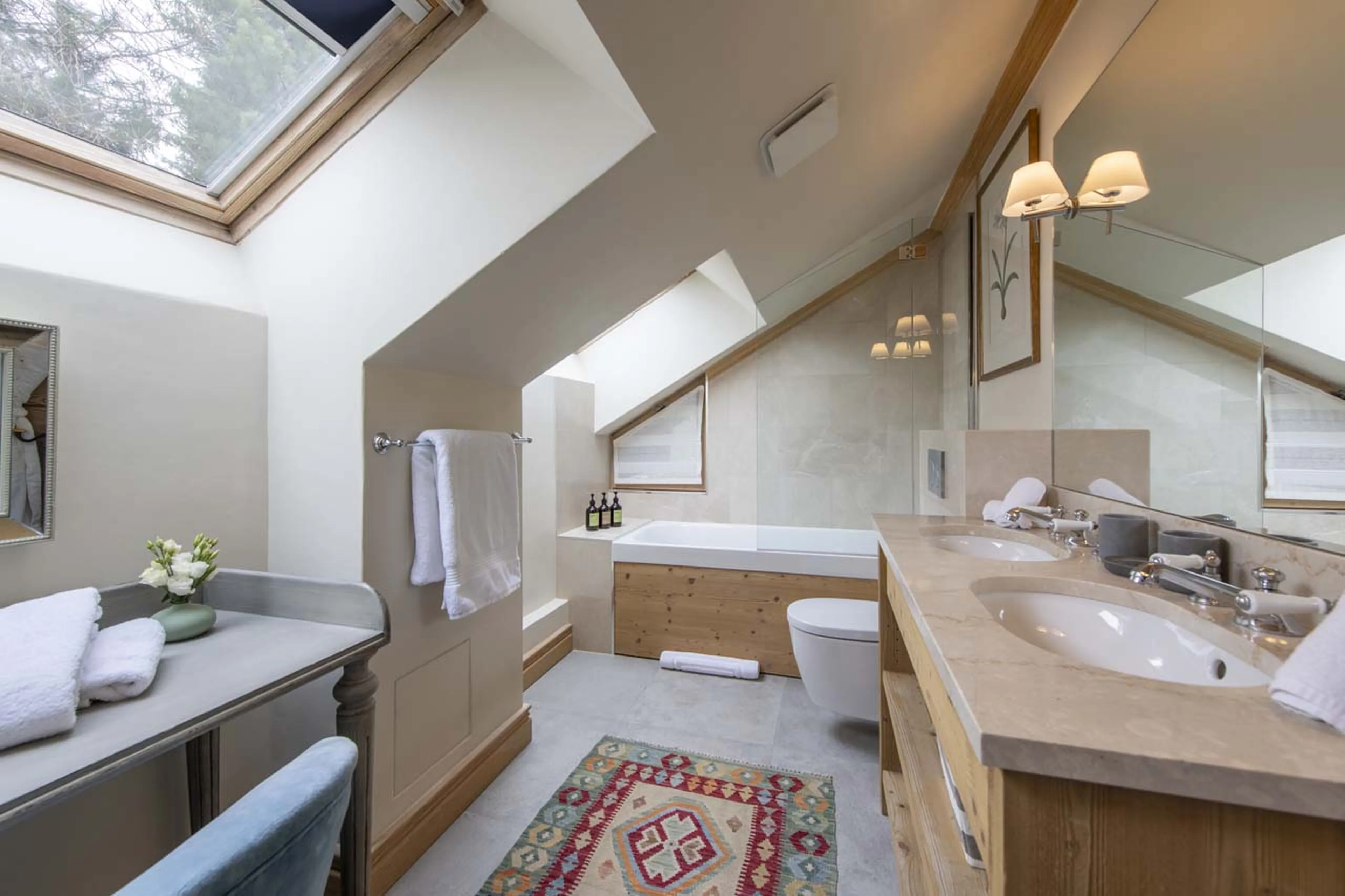Shared en-suite bathroom at Chalet Valentine in Meribel