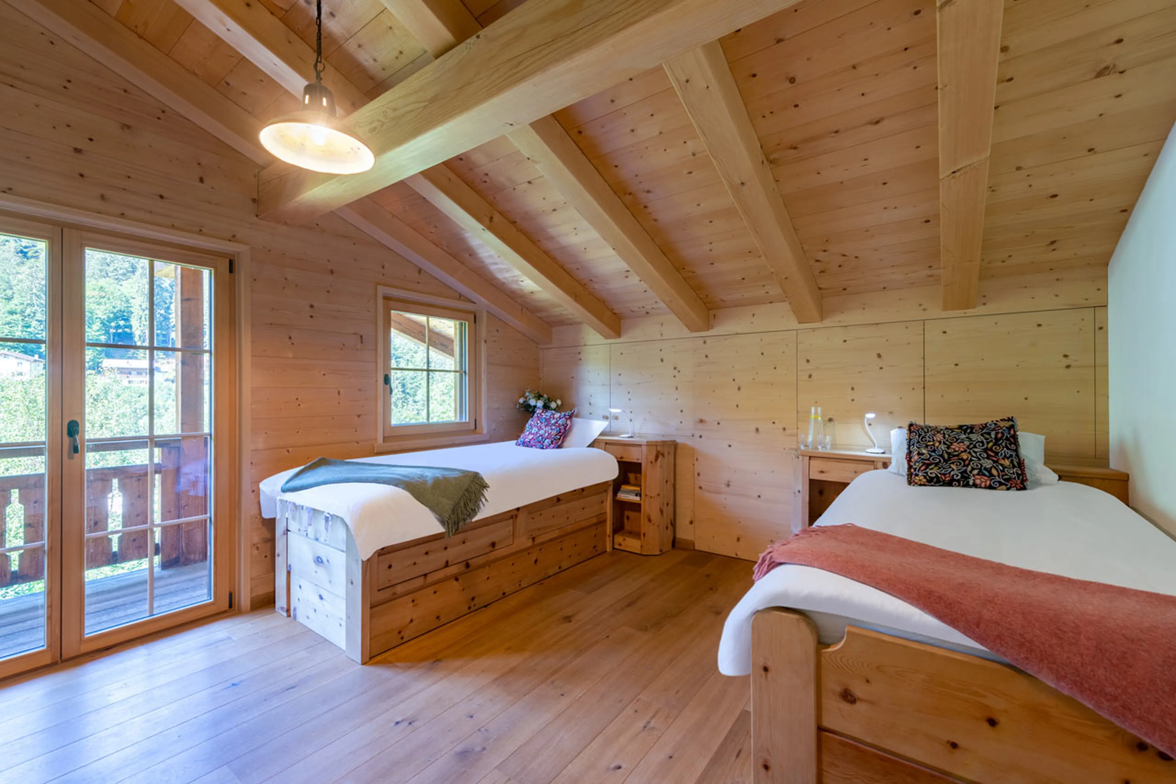 Twin beds at Chalet Verbena in Klosters