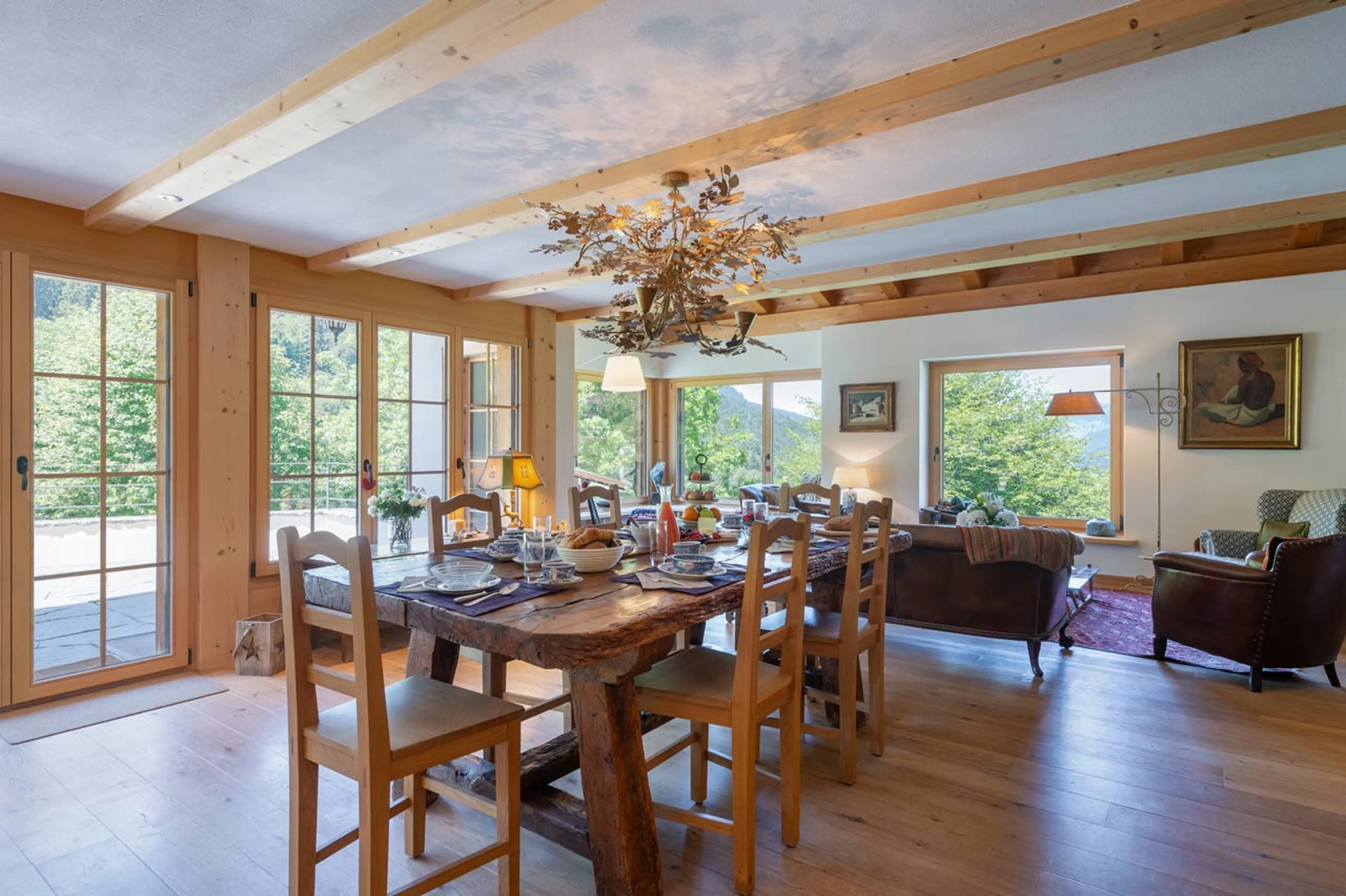 Open-plan living area at Chalet Verbena in Klosters