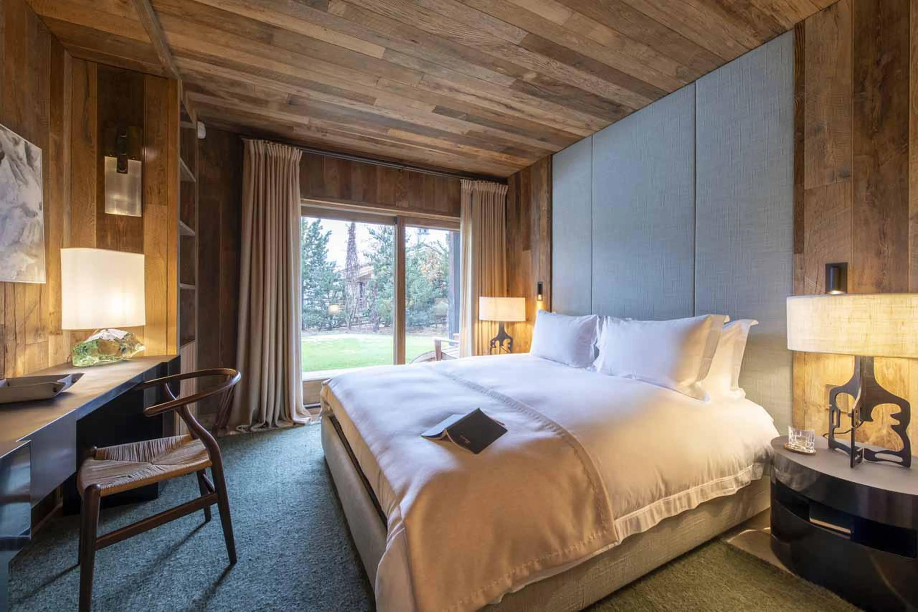 Double bedroom with terrace access and en-suite shower room at Chalet Vicuna in Verbier