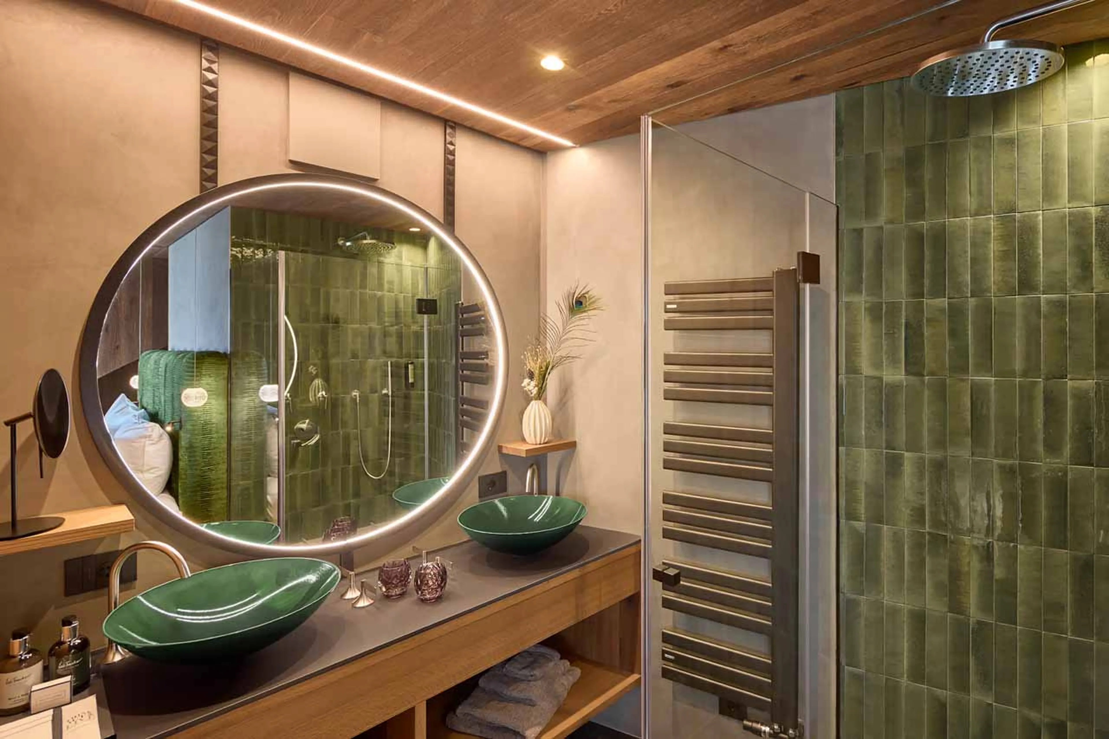 Double basins and shower at Chalet Vilaiet in Val Gardena