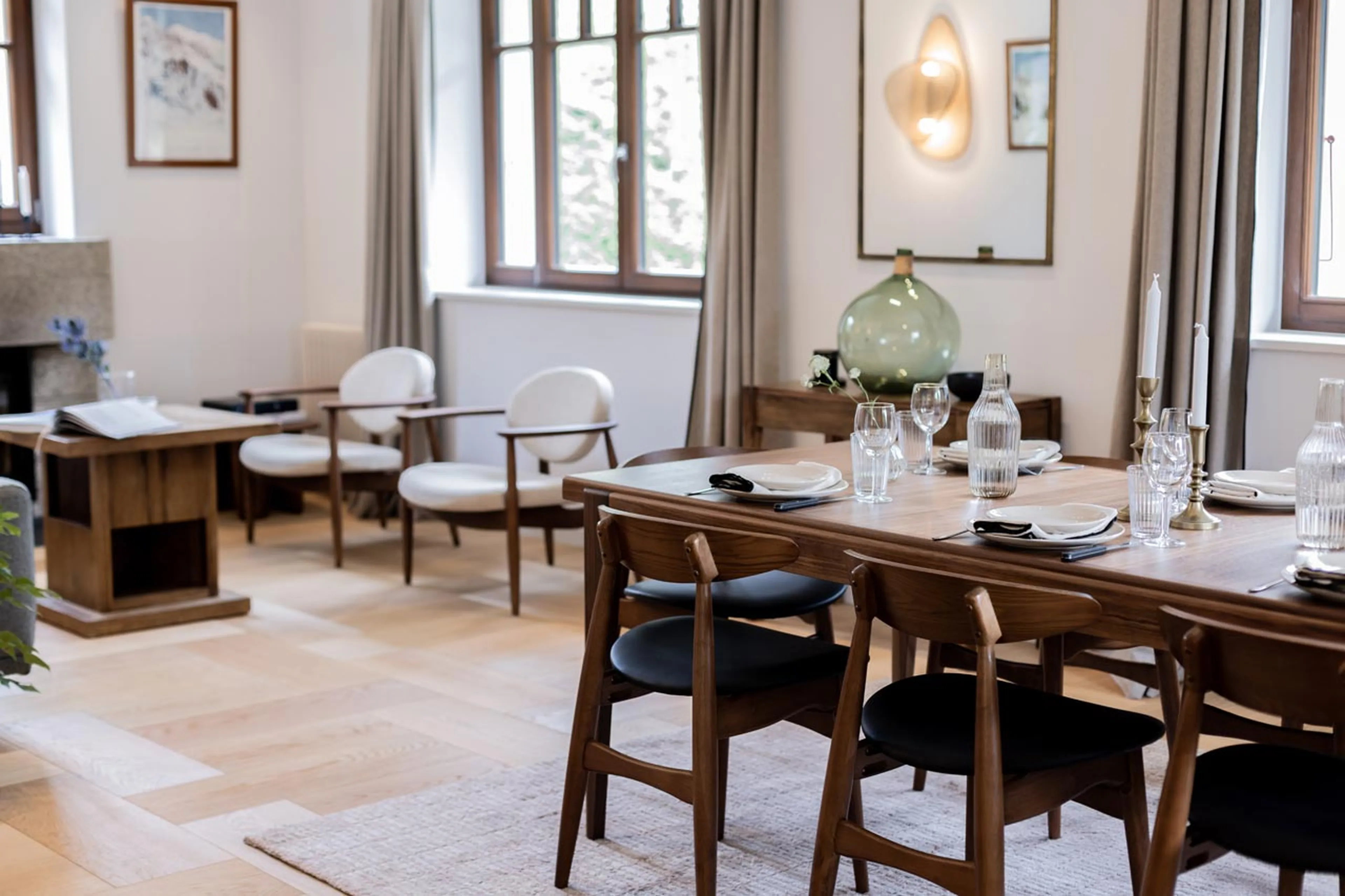Dining table seating 10 at Chalet Le Volet Rouge in Chamonix