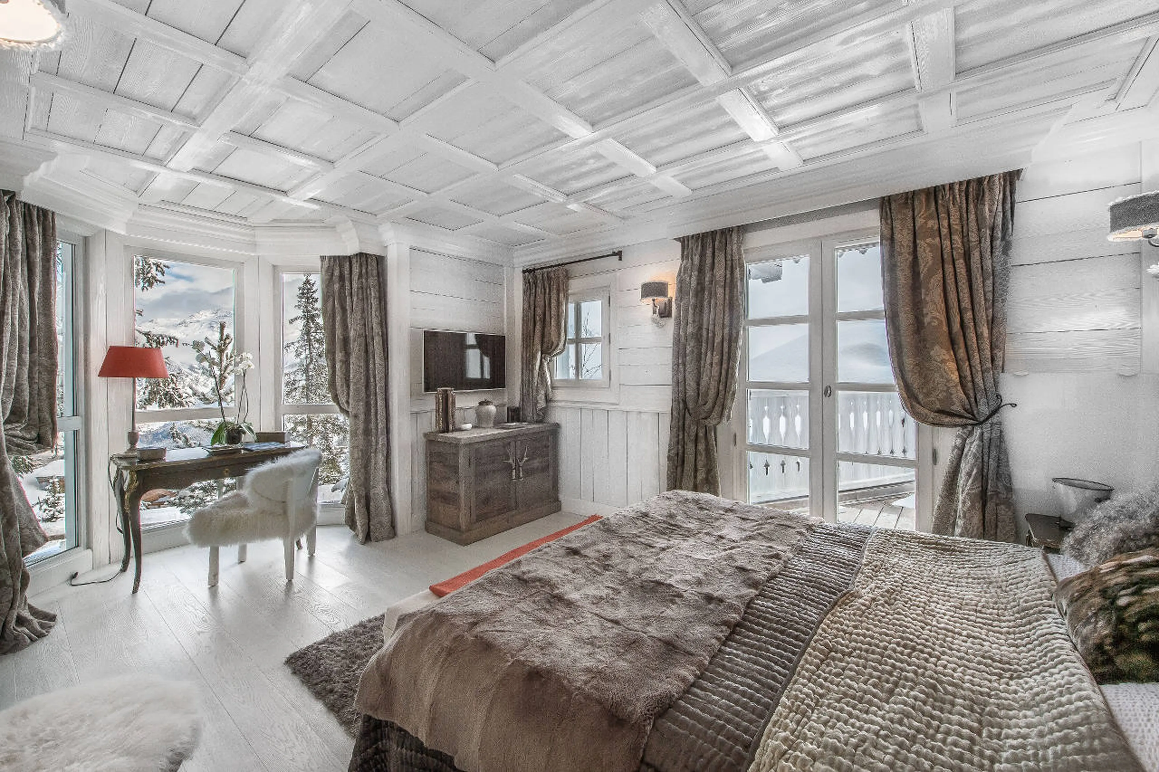 Charming master double bedroom with en-suite and terrace access in Chalet White Dream in Courchevel