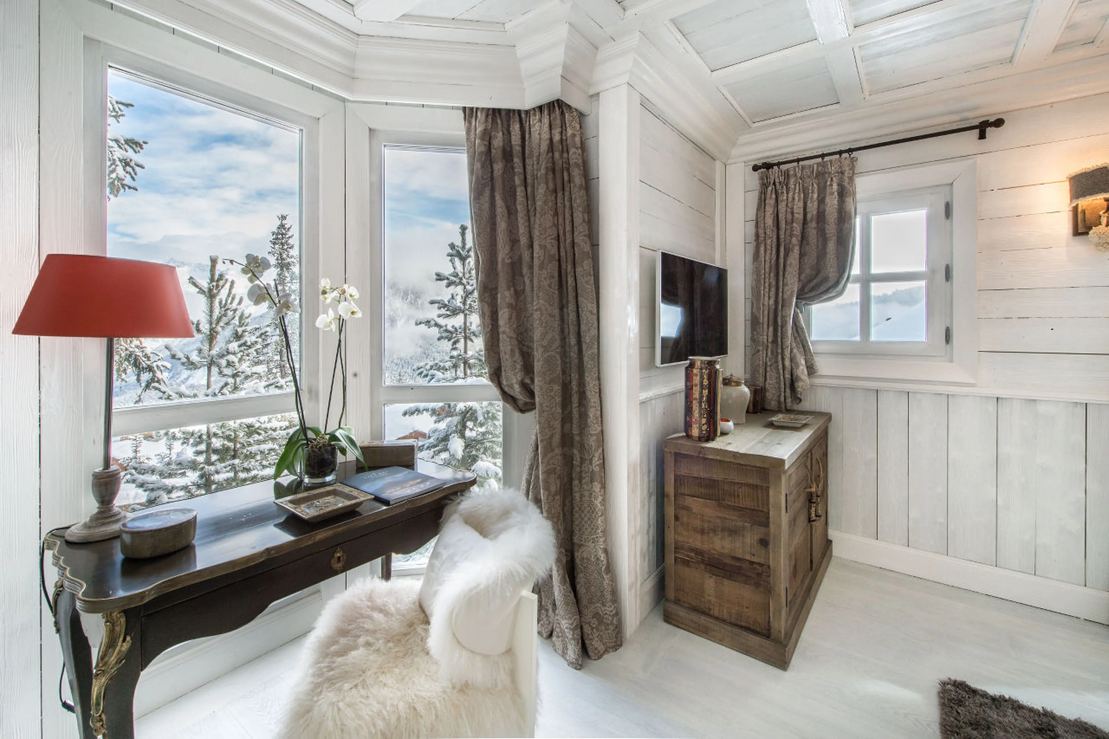 Double master bedroom with beautiful view in Chalet White Dream in Courchevel 1850