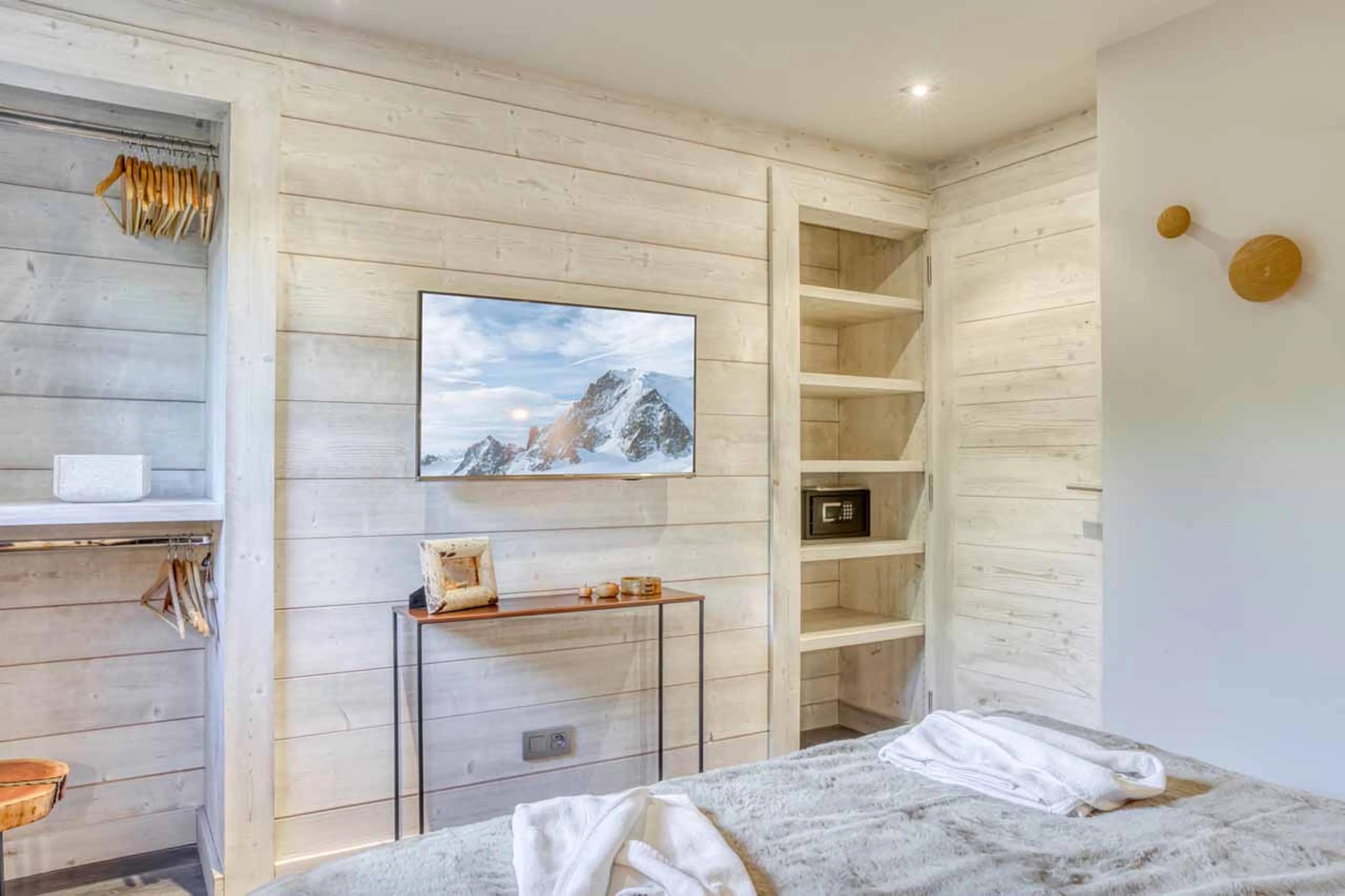 Bedroom 3 storage at Chalet White in Megeve