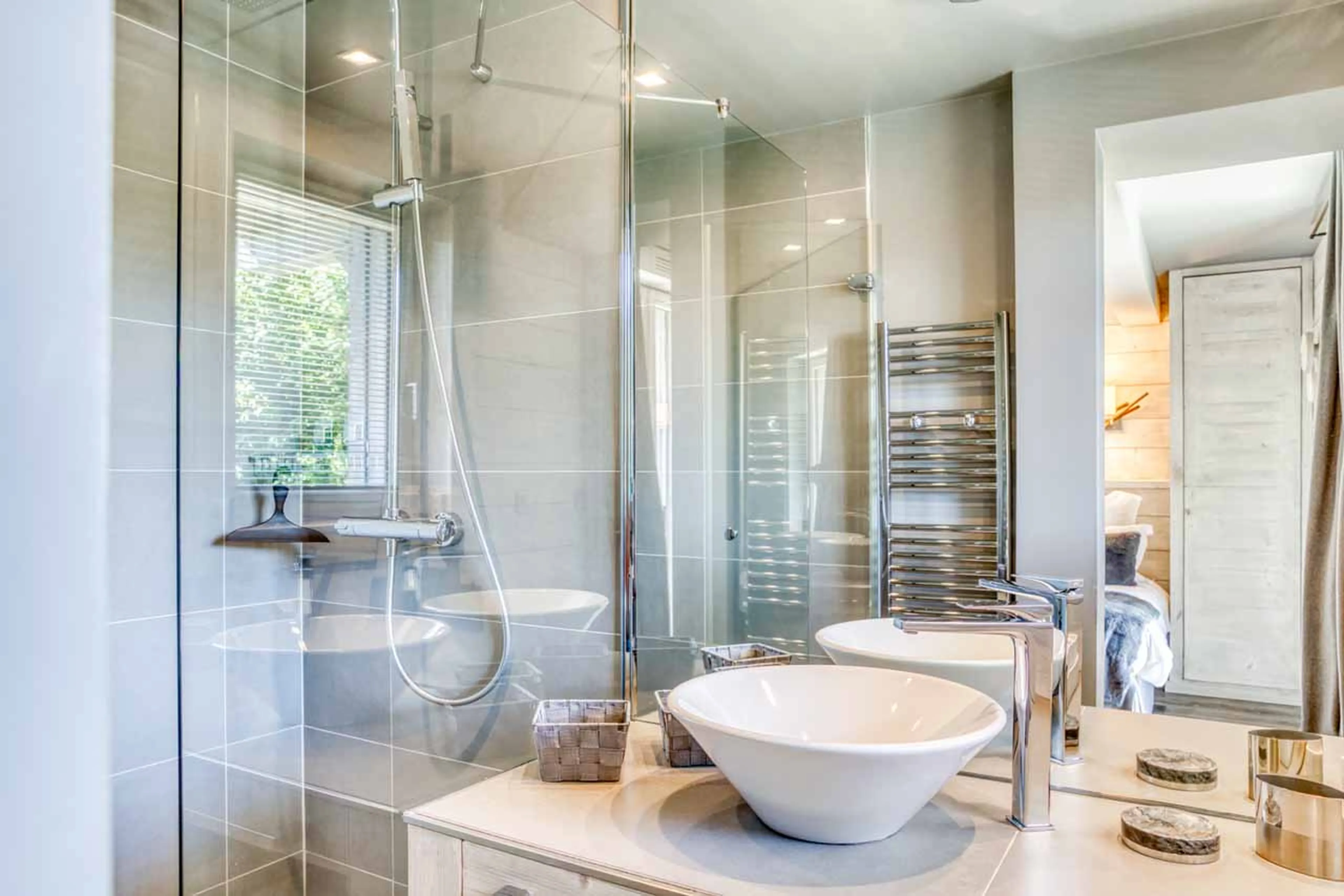 Bedroom 4 en-suite at Chalet White in Megeve