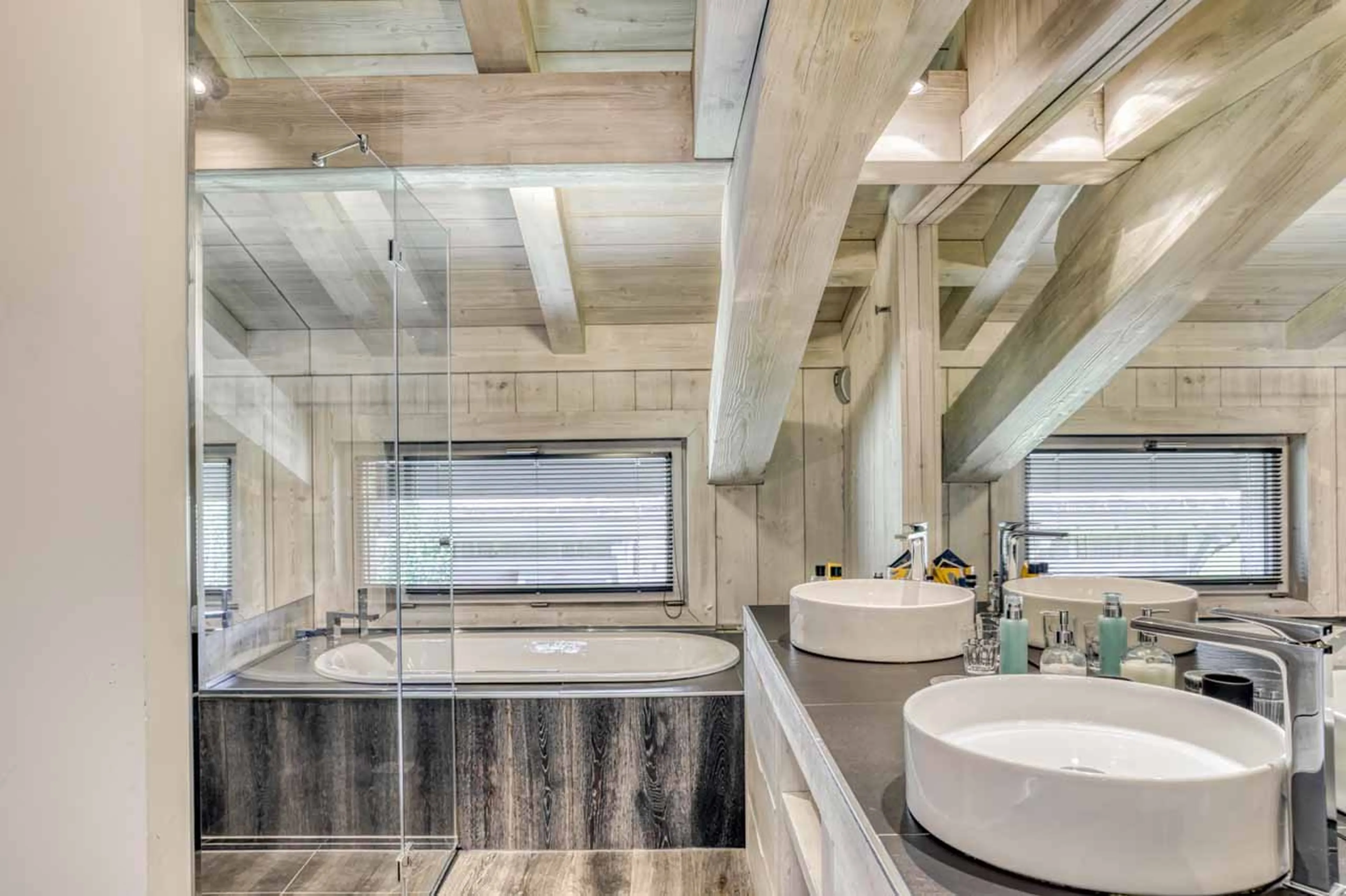 Bedroom 5 en-suite at Chalet White in Megeve