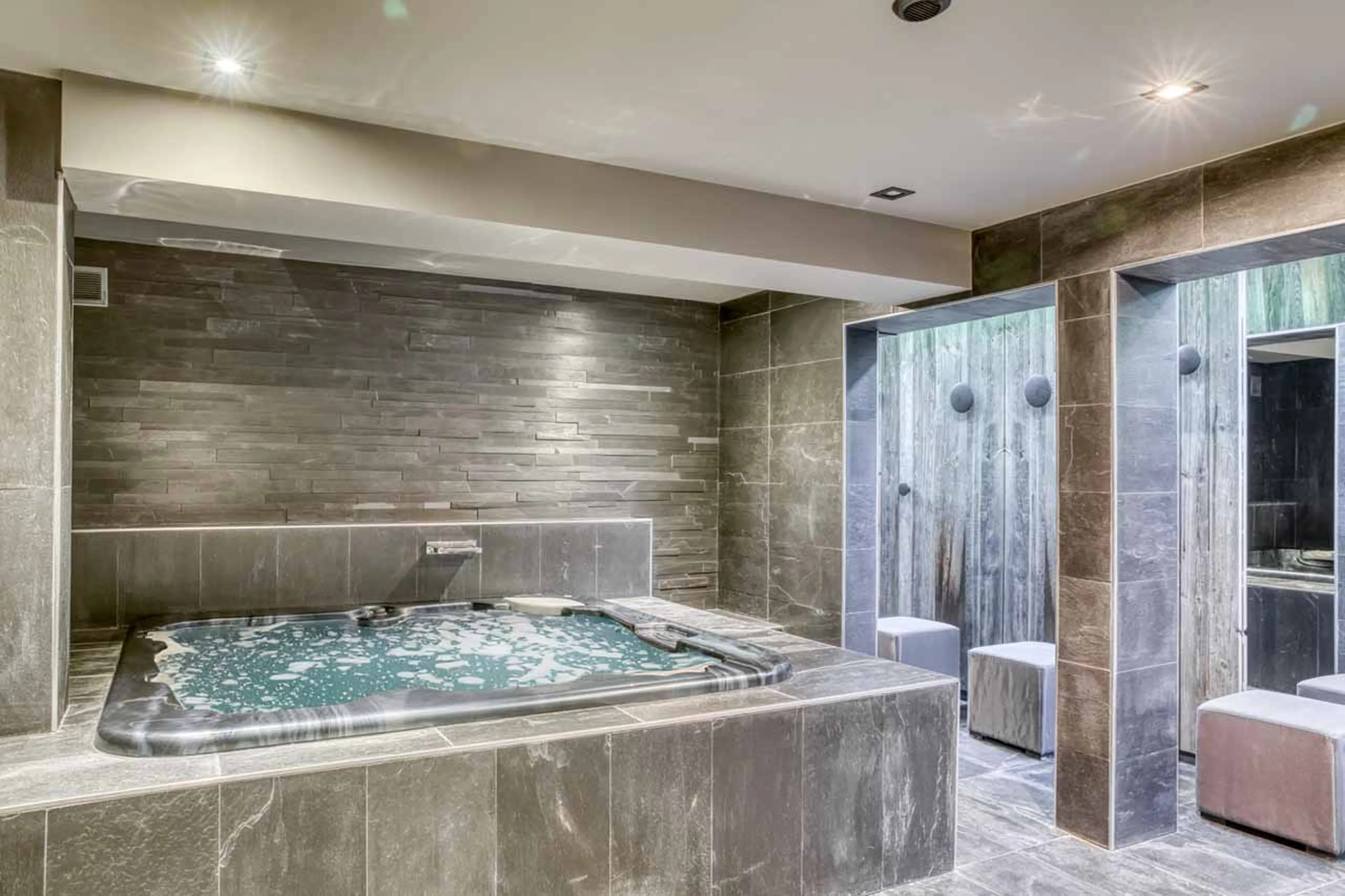 Hot tub at Chalet White in Megeve