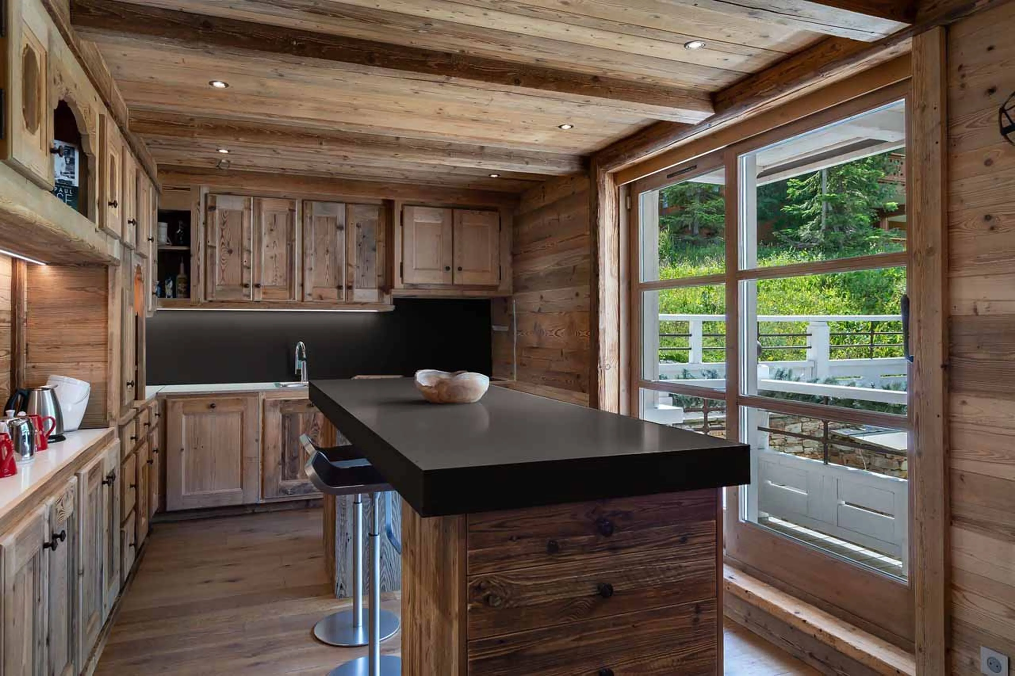 Semi-open fitted kitchen at Apartment White Pearl in Courchevel 1850