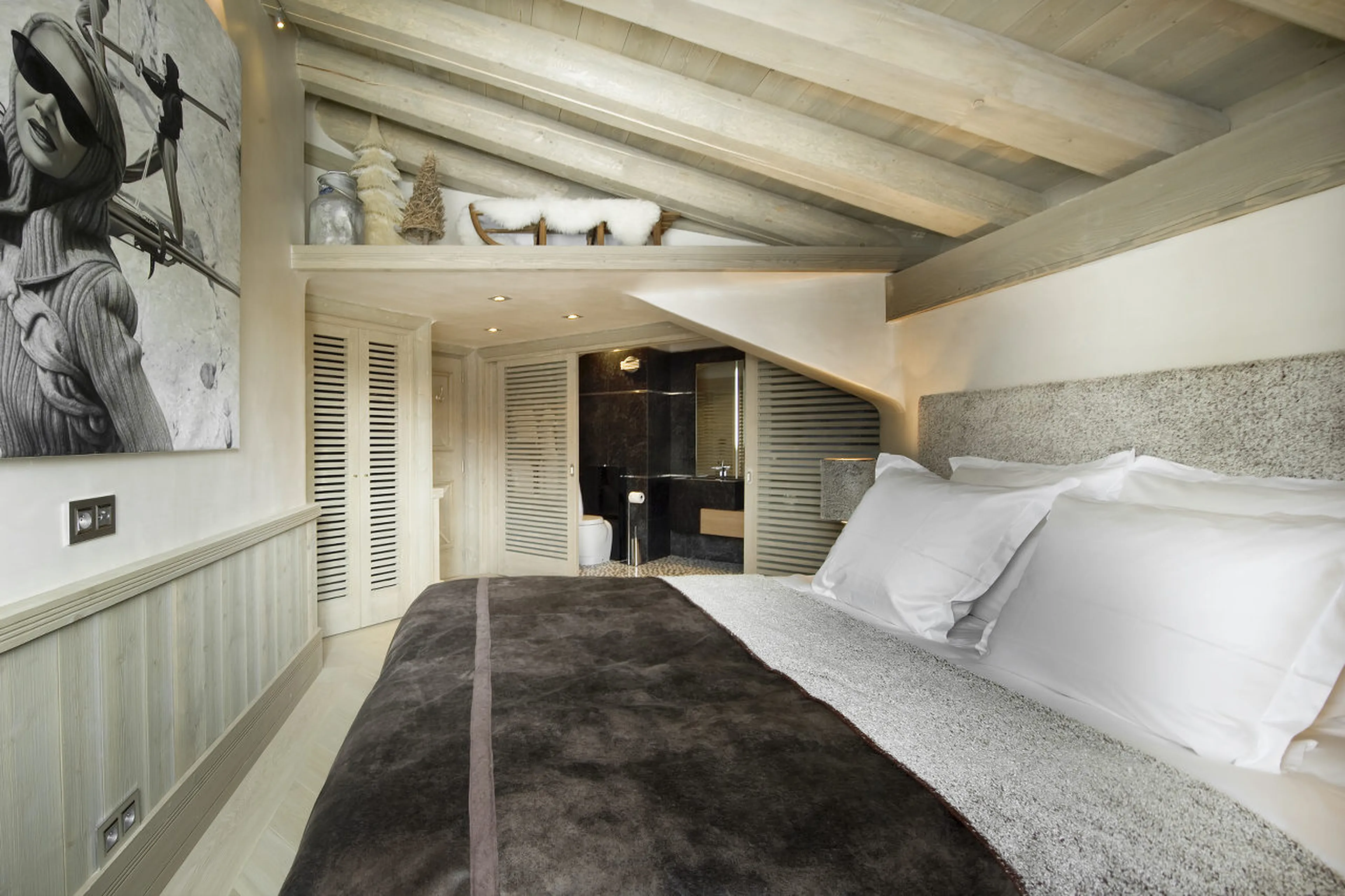 Double/twin bed and exquisite artwork in bedroom of Chalet White Pearl in Val d’Isere