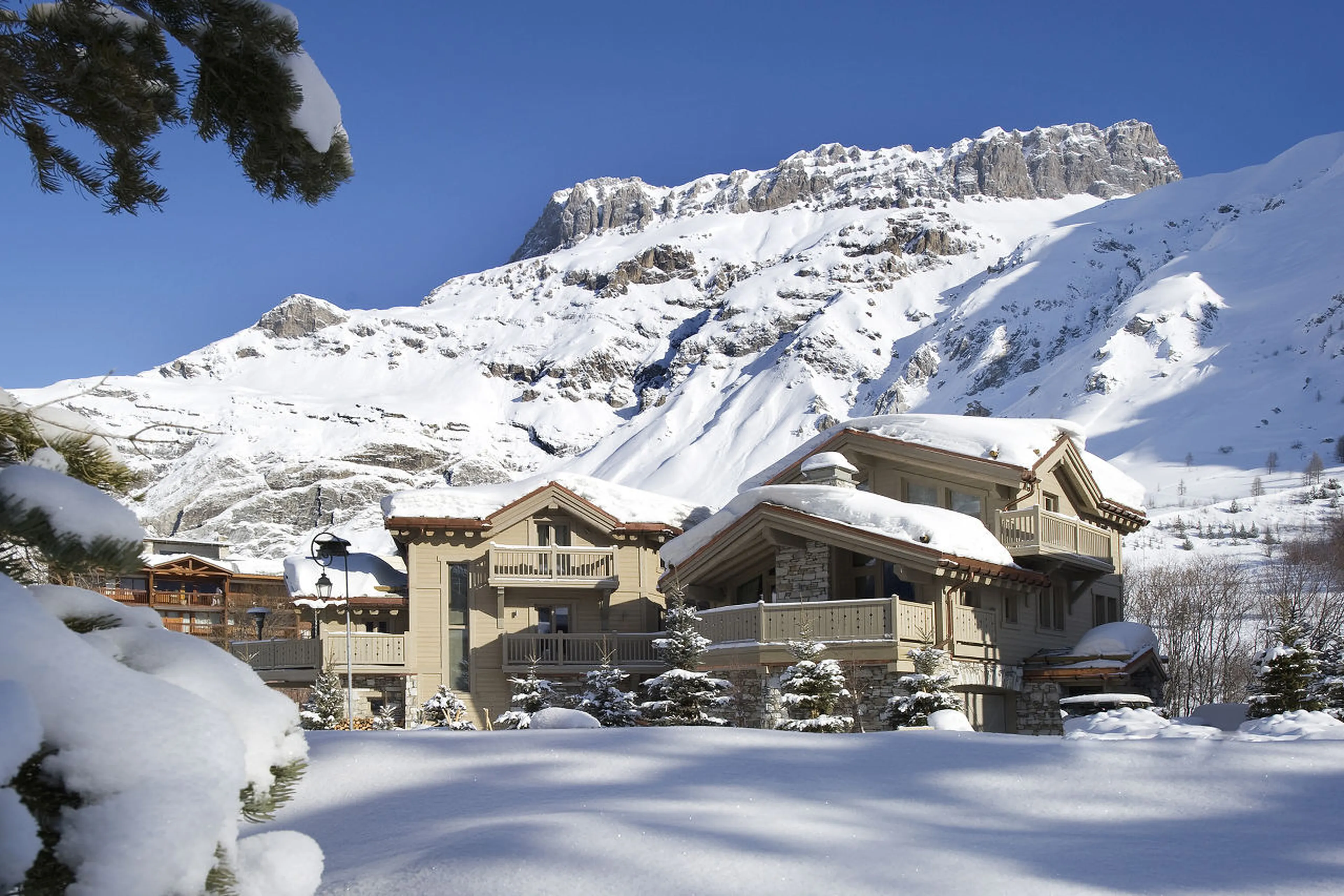 Chalet White Pearl is superbly located in Val d’Isere
