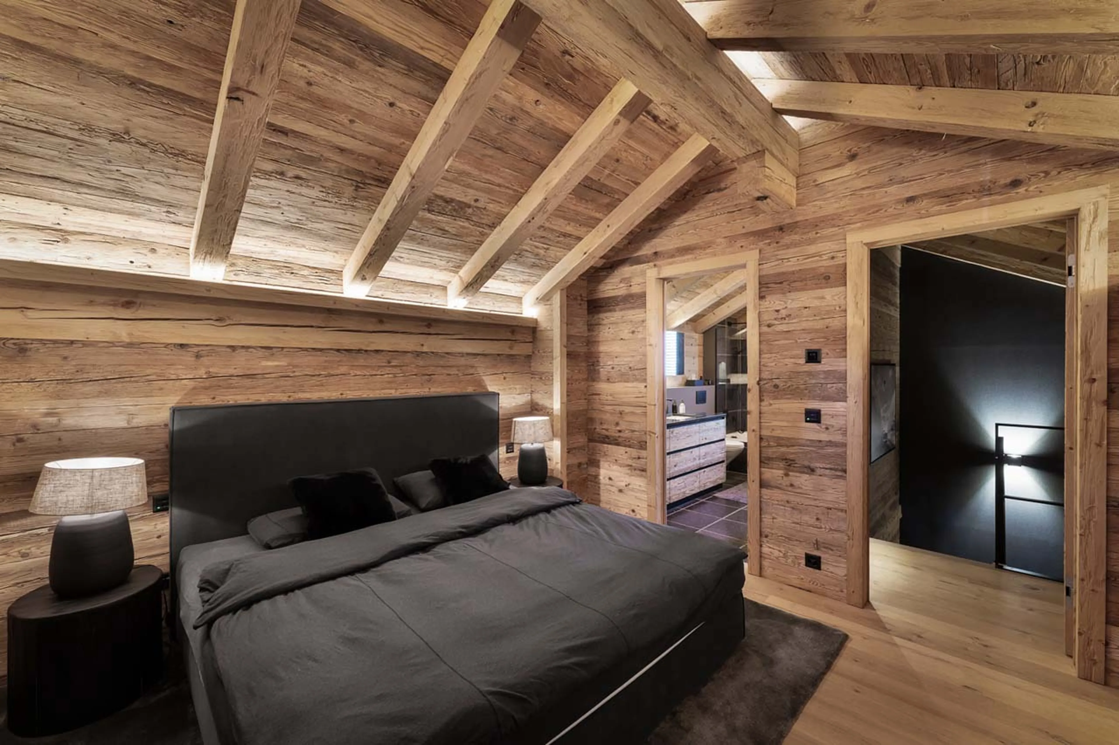 Double bedroom in Chalet Wood, Davos