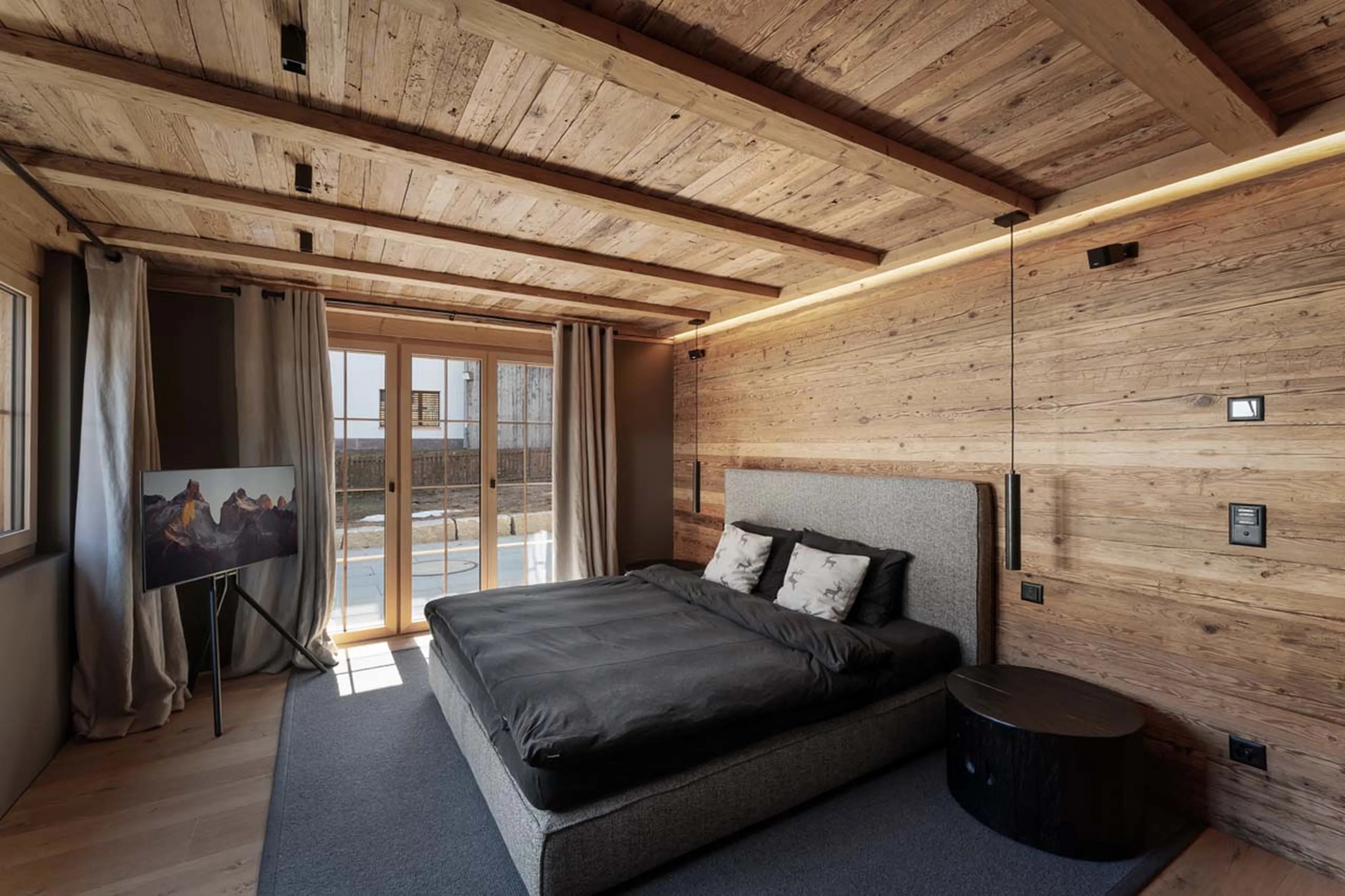 Double bedroom in Chalet Wood, Davos
