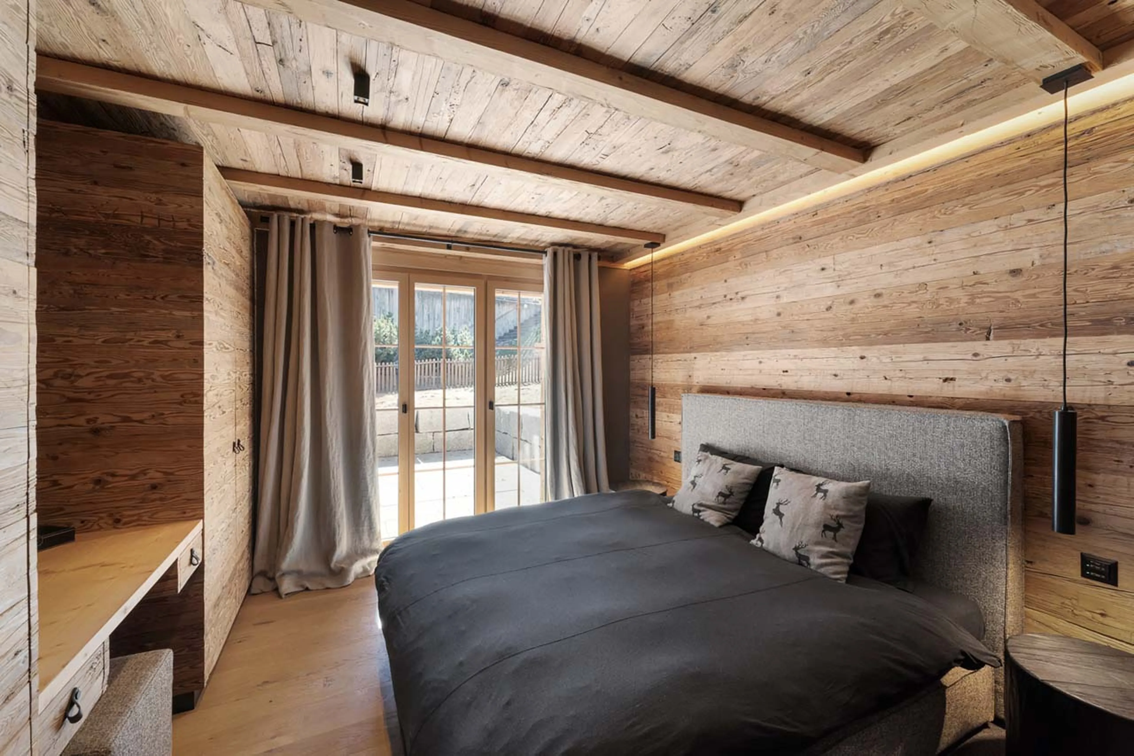 Double bedroom in Chalet Wood, Davos