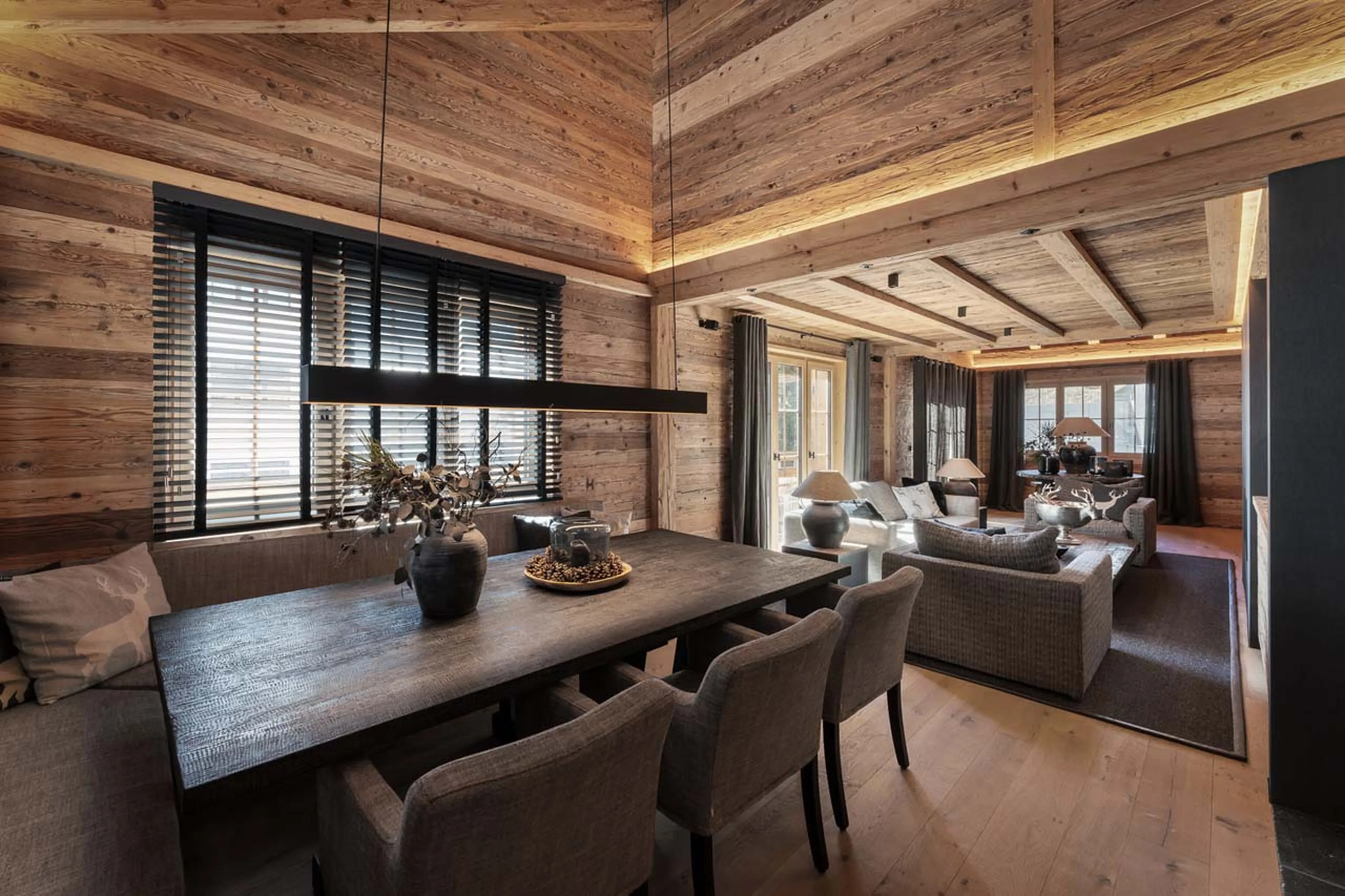 Dining table in Chalet Wood, Davos