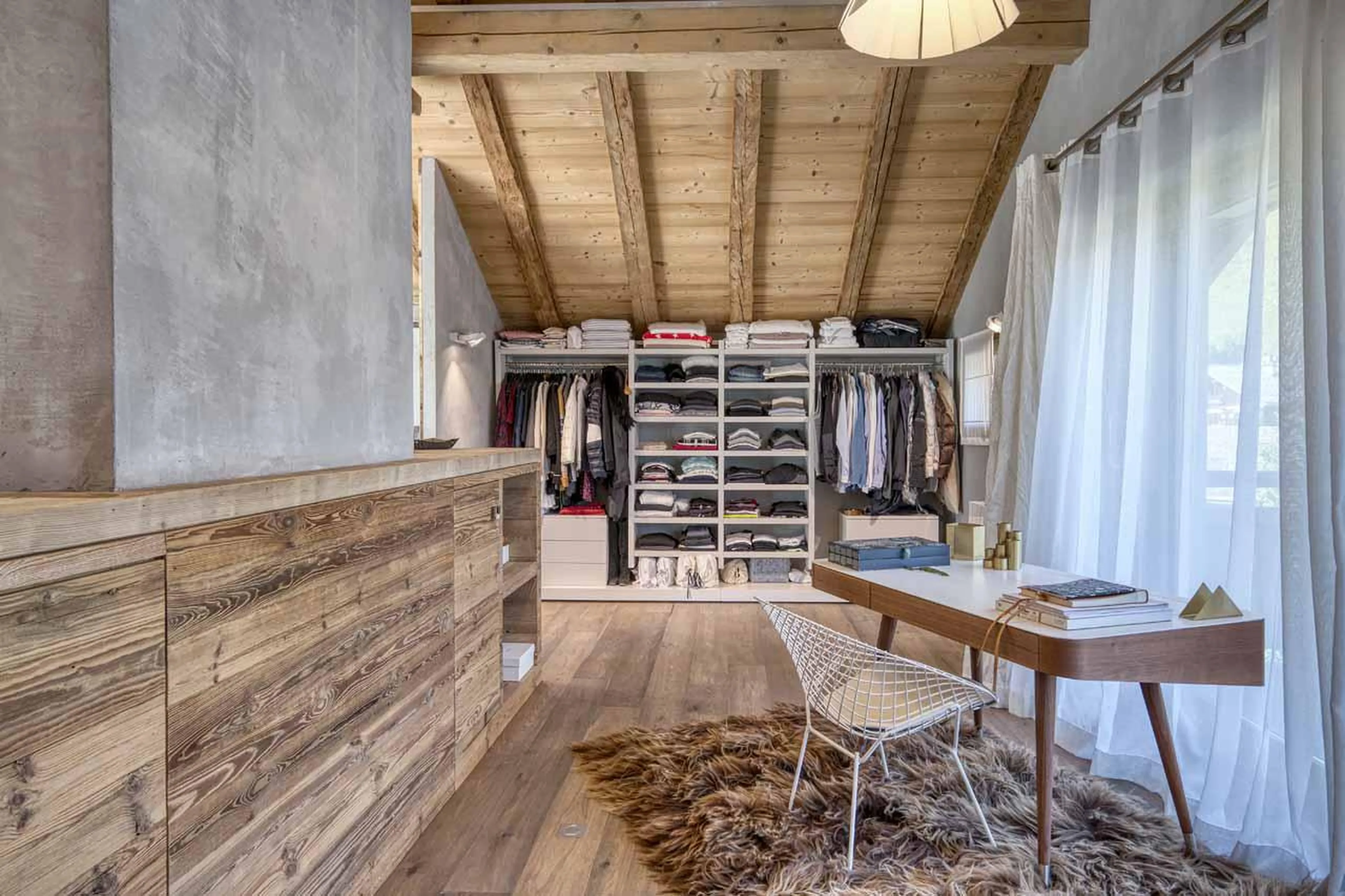 Walk-in wardrobe at Chalet Yeti in Megeve