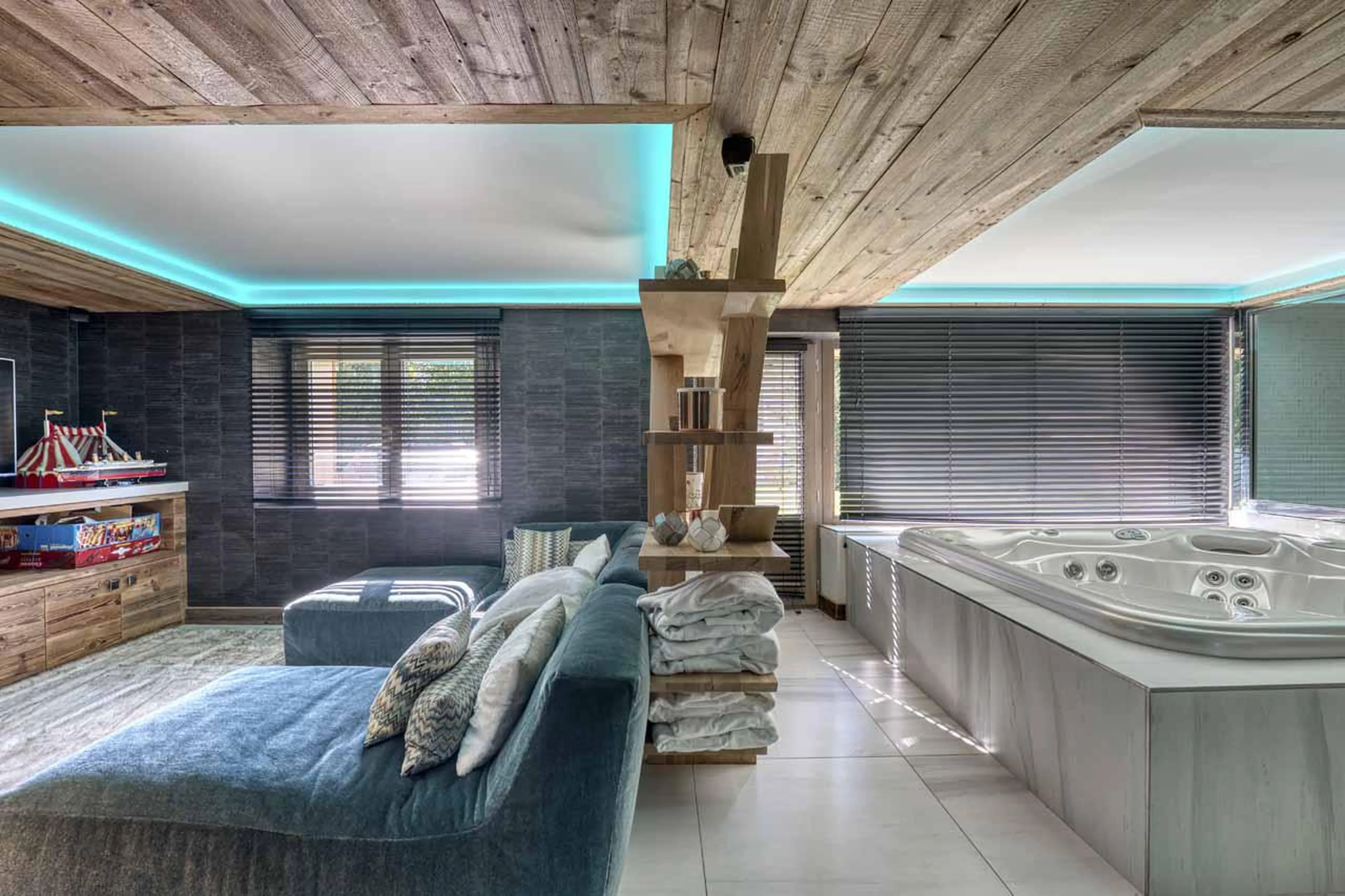 TV corner and spa at Chalet Yeti in Megeve