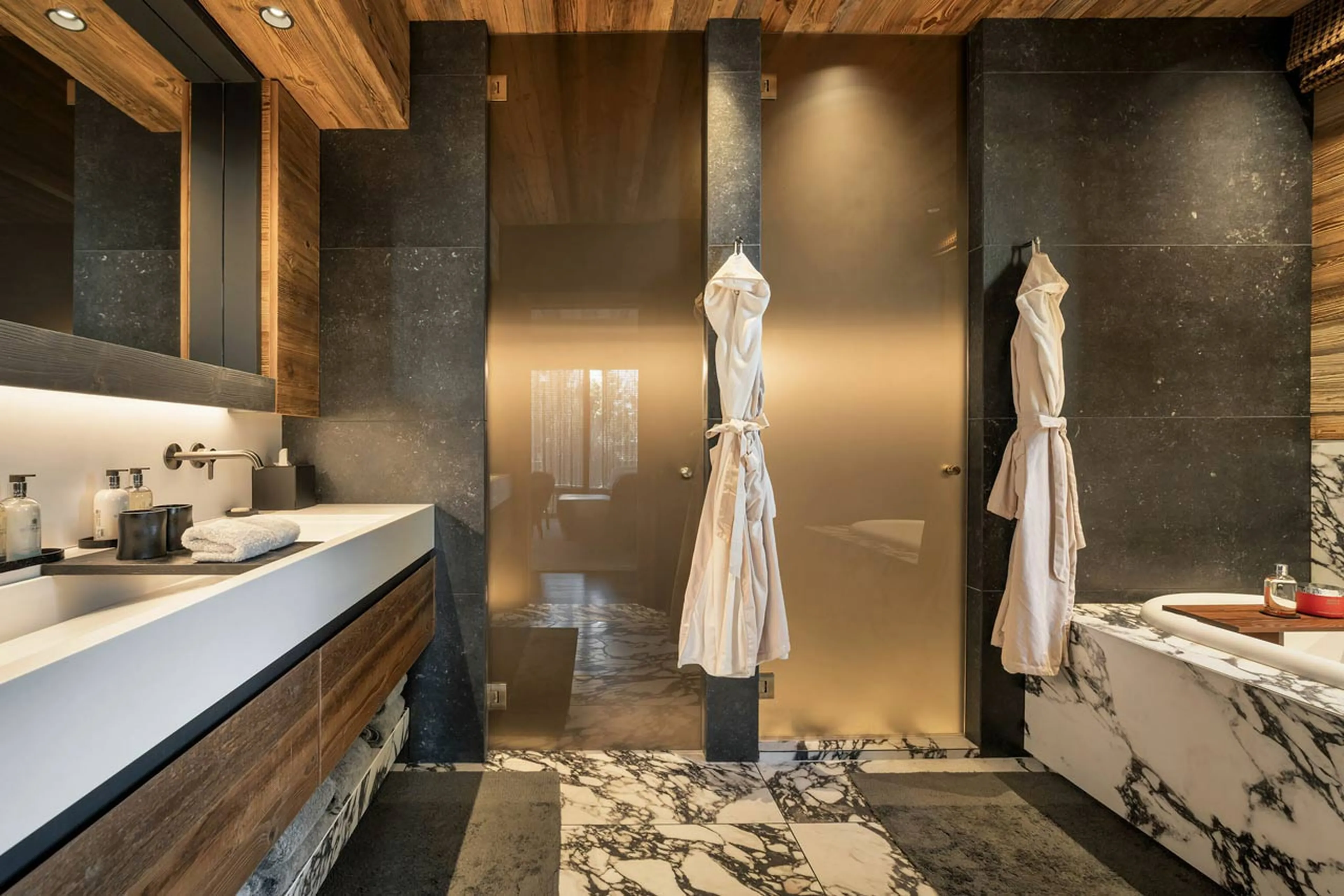 En-suite bathroom two at Chalet Yin & Yang in Courchevel 1850