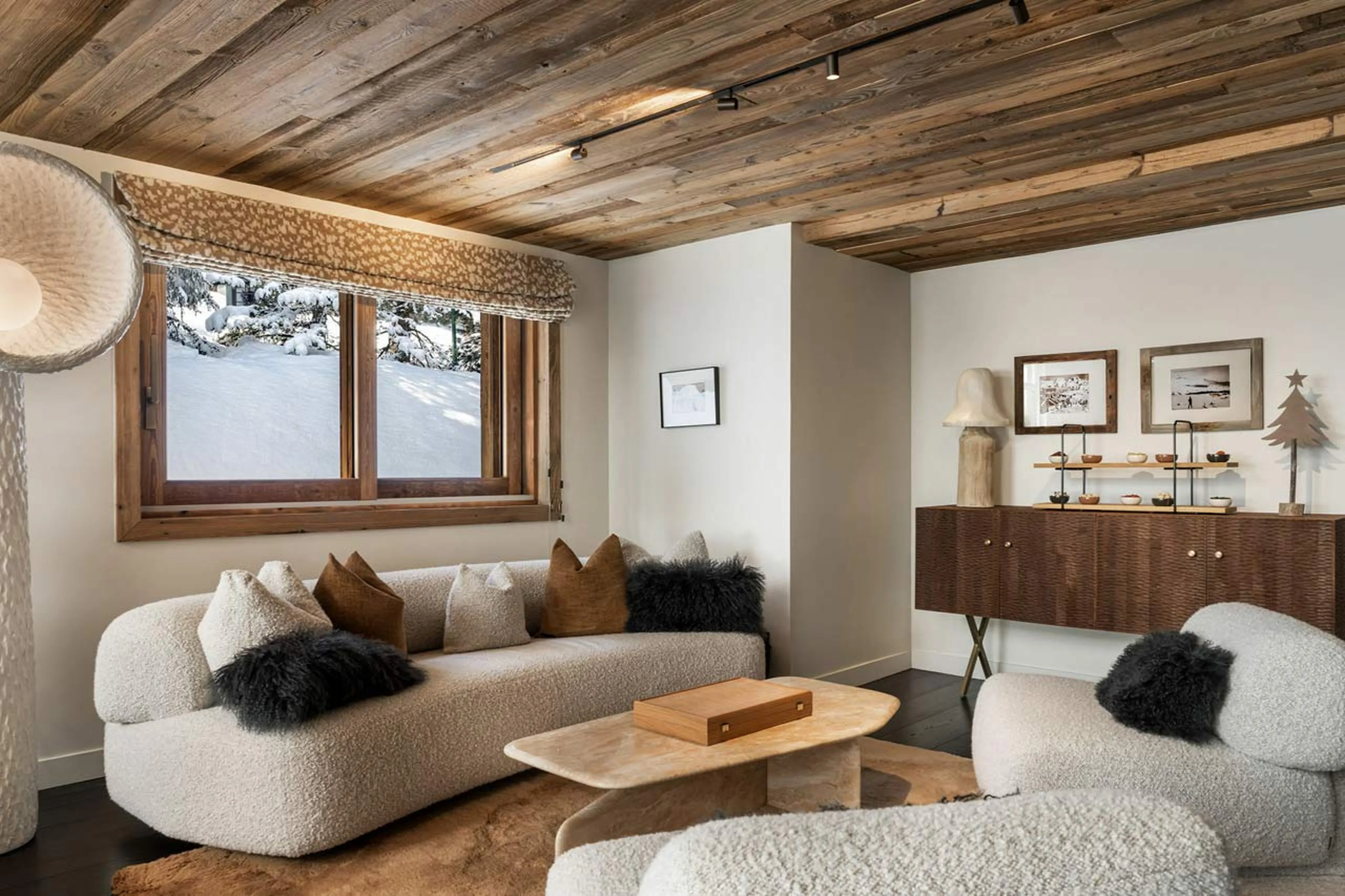Living area games corener at Chalet Yin & Yang in Courchevel 1850