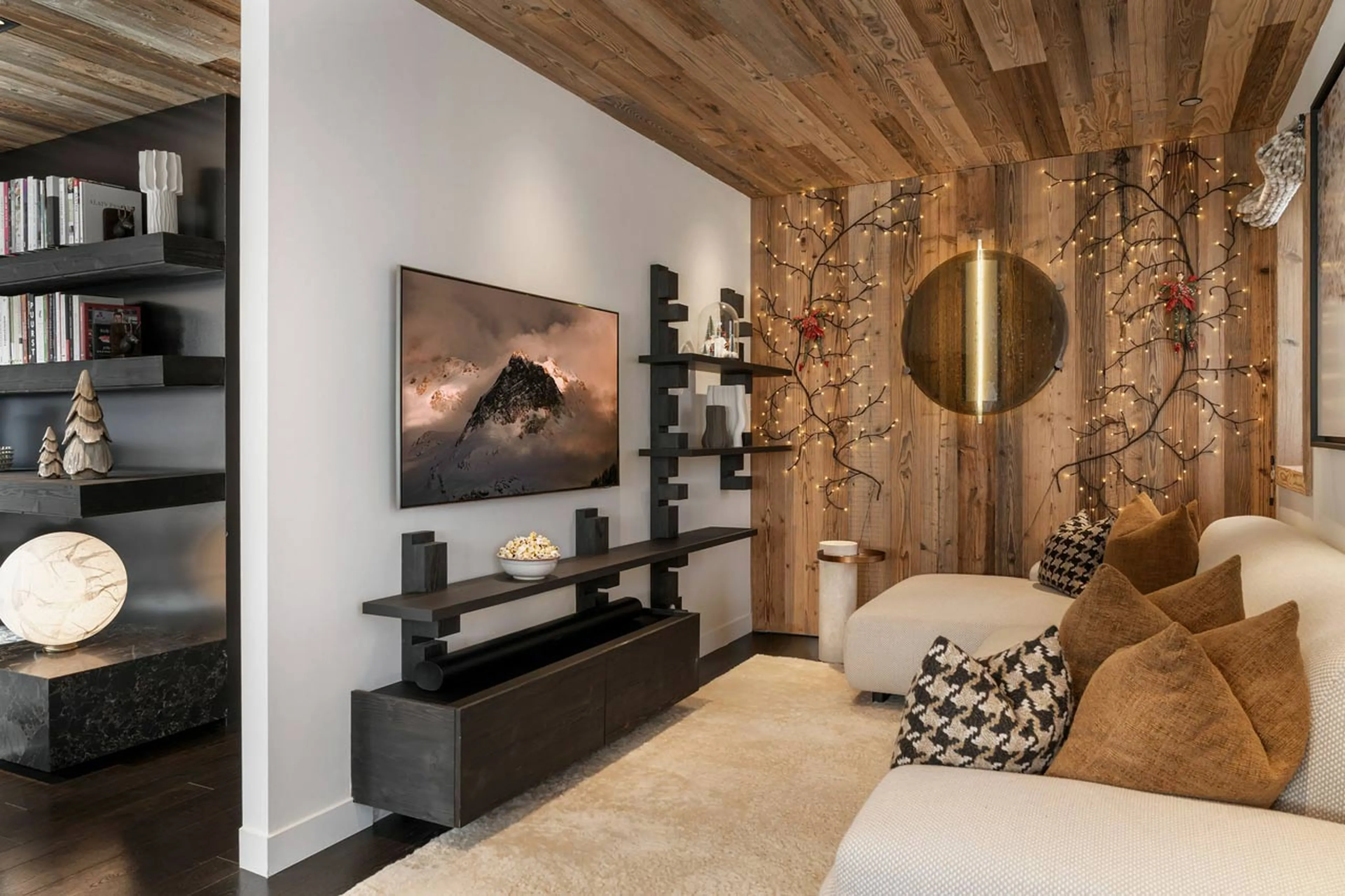 TV snug at Chalet Yin & Yang in Courchevel 1850