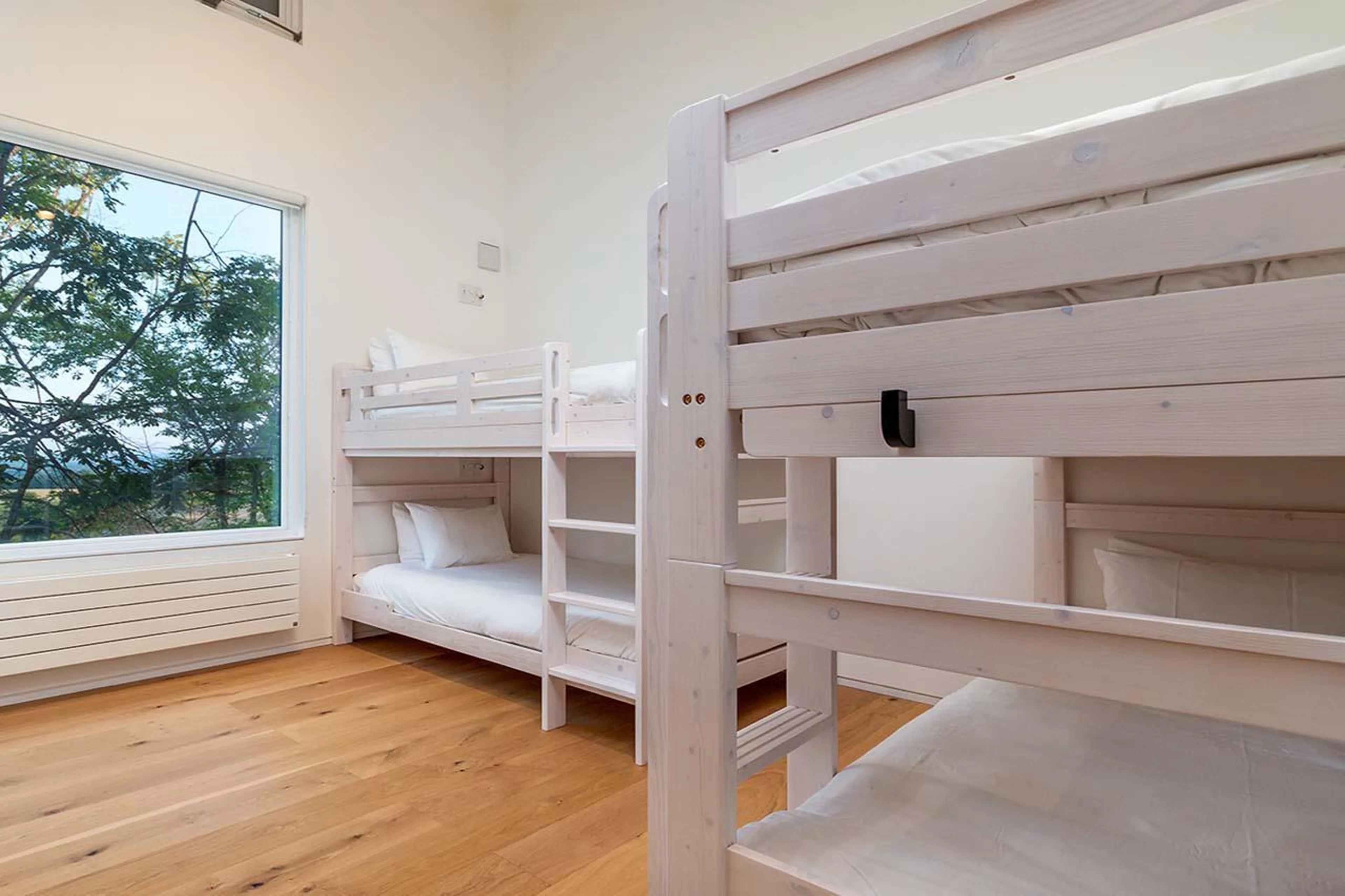 Bunk room with space for four children at Chalet Yukihyo in Niseko