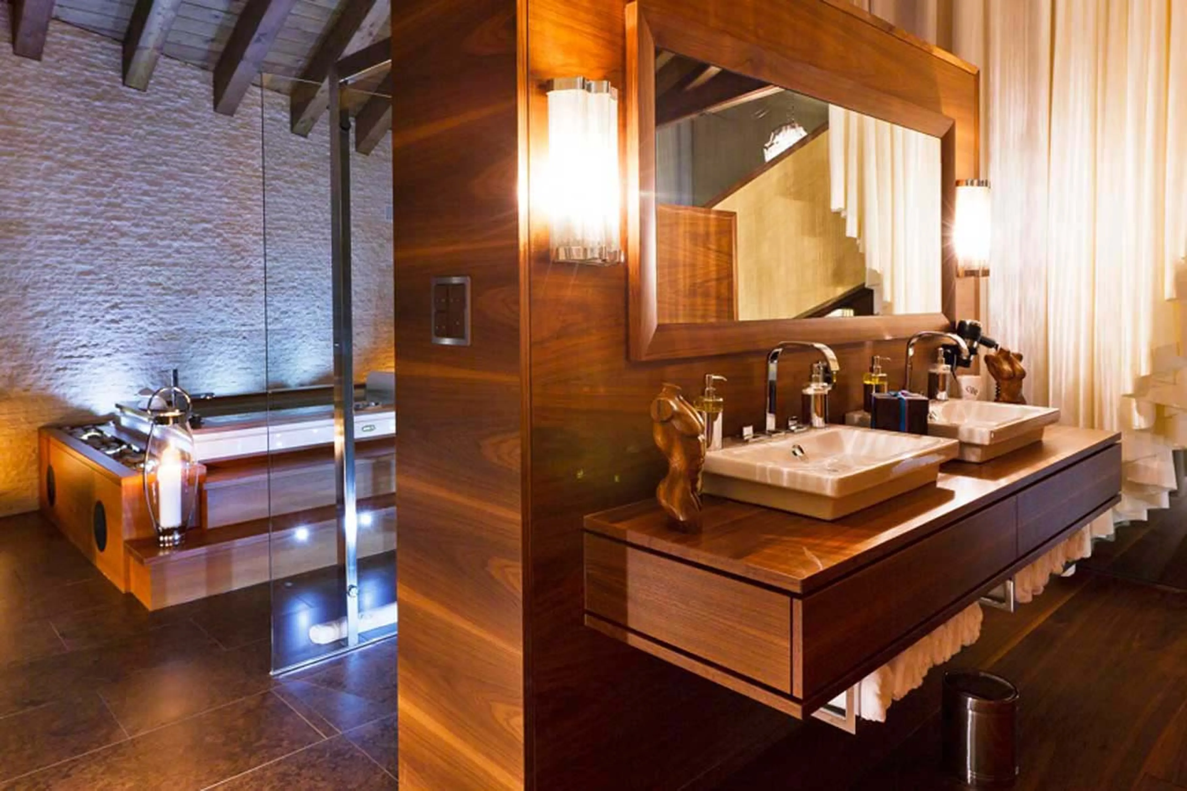 Master bathroom with jacuzzi in Chalet Zermatt Peak in Zermatt