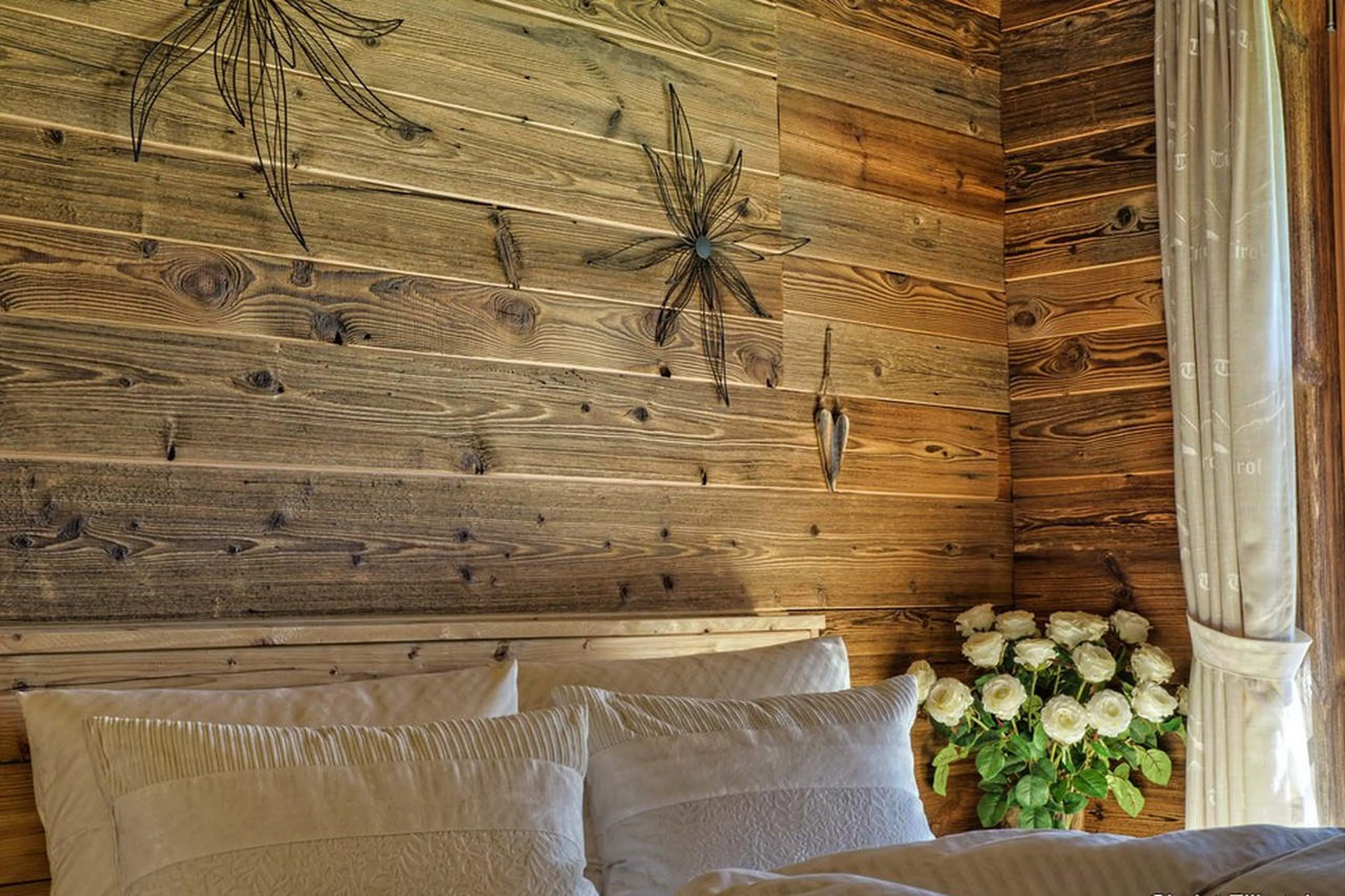 Master suite with private balcony, double bed and en-suite bathroom in Chalet Ziller in Zillertal