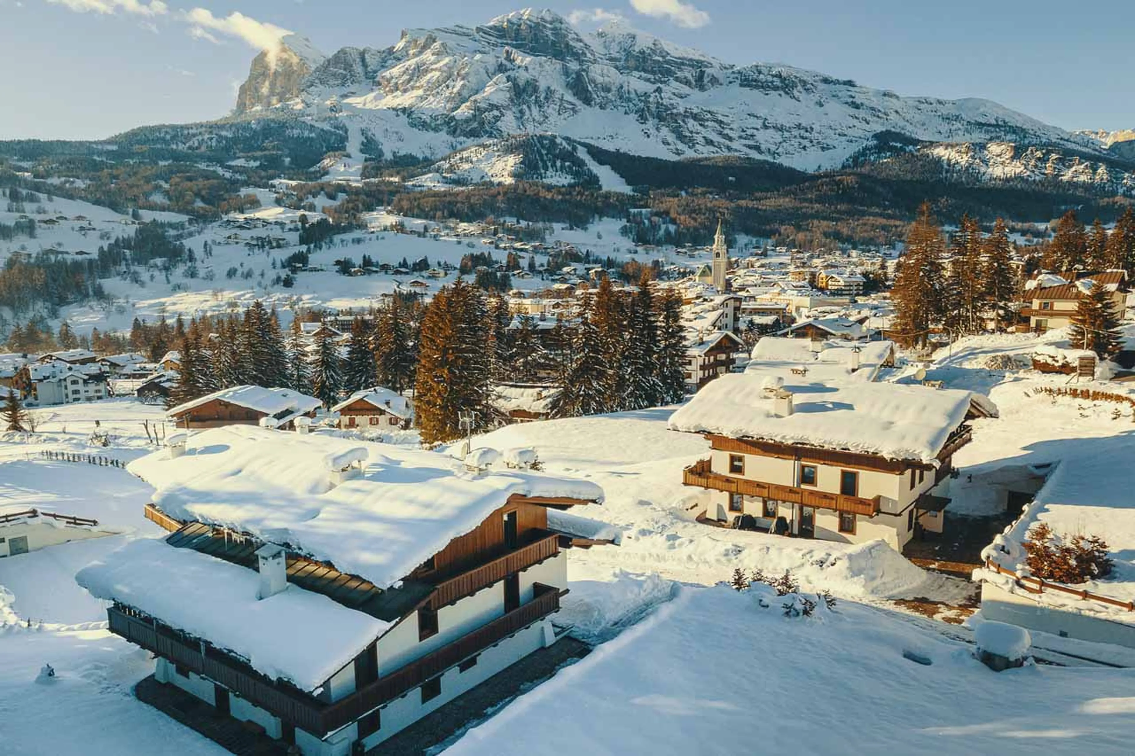 View of the village and Chalet LV | 02 in Cortina in winter
