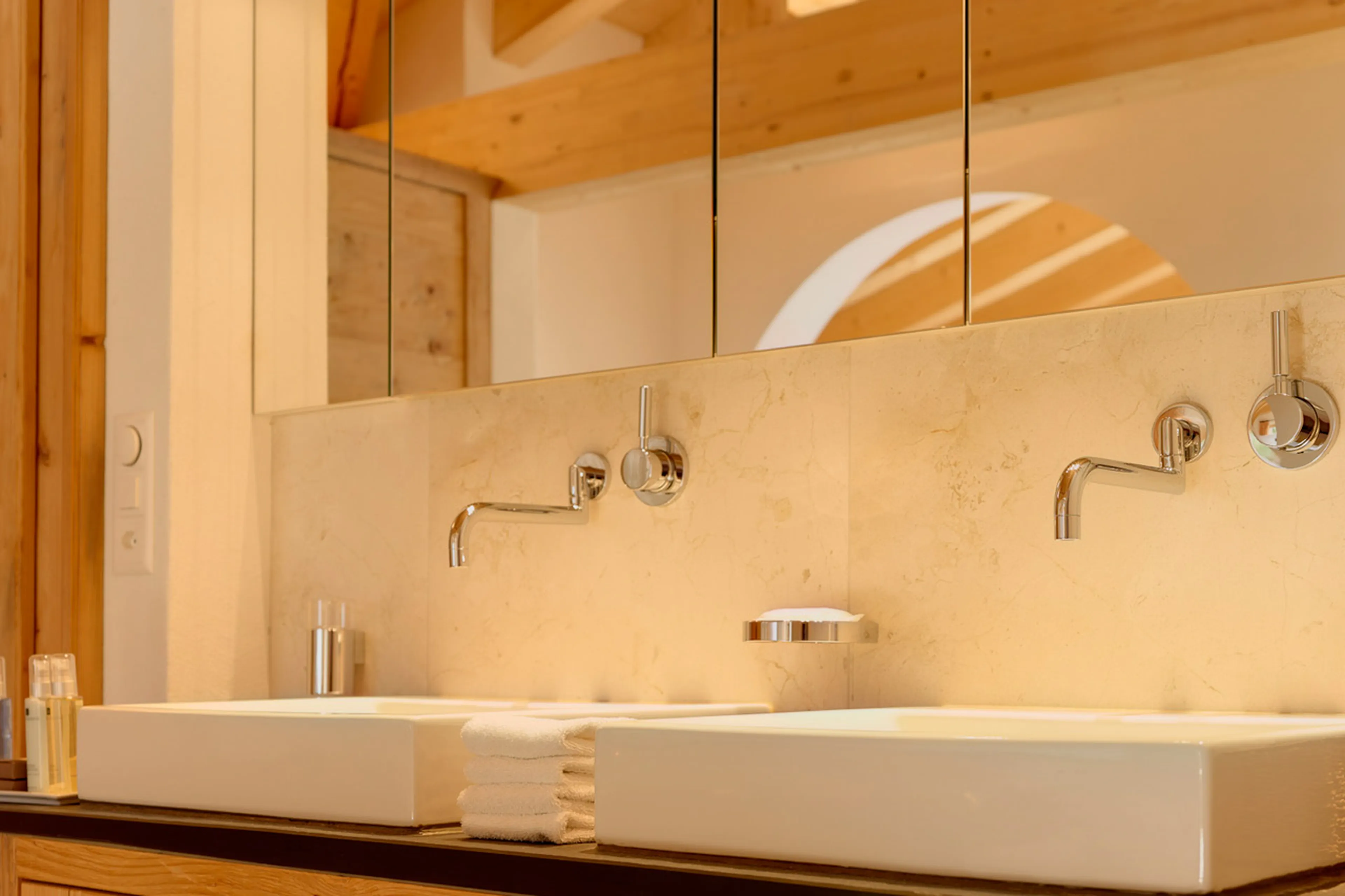 Pischa double bathroom in Chesa Falcun in Klosters