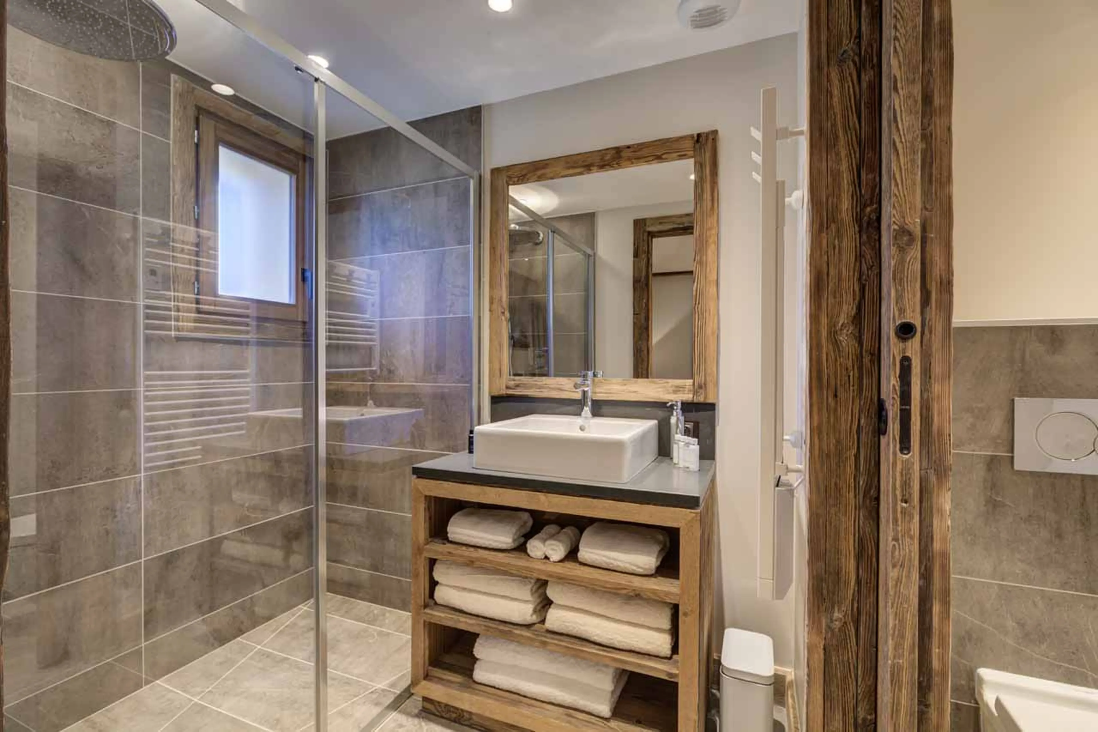 Bathroom four at Chez Bugi in St Martin de Belleville