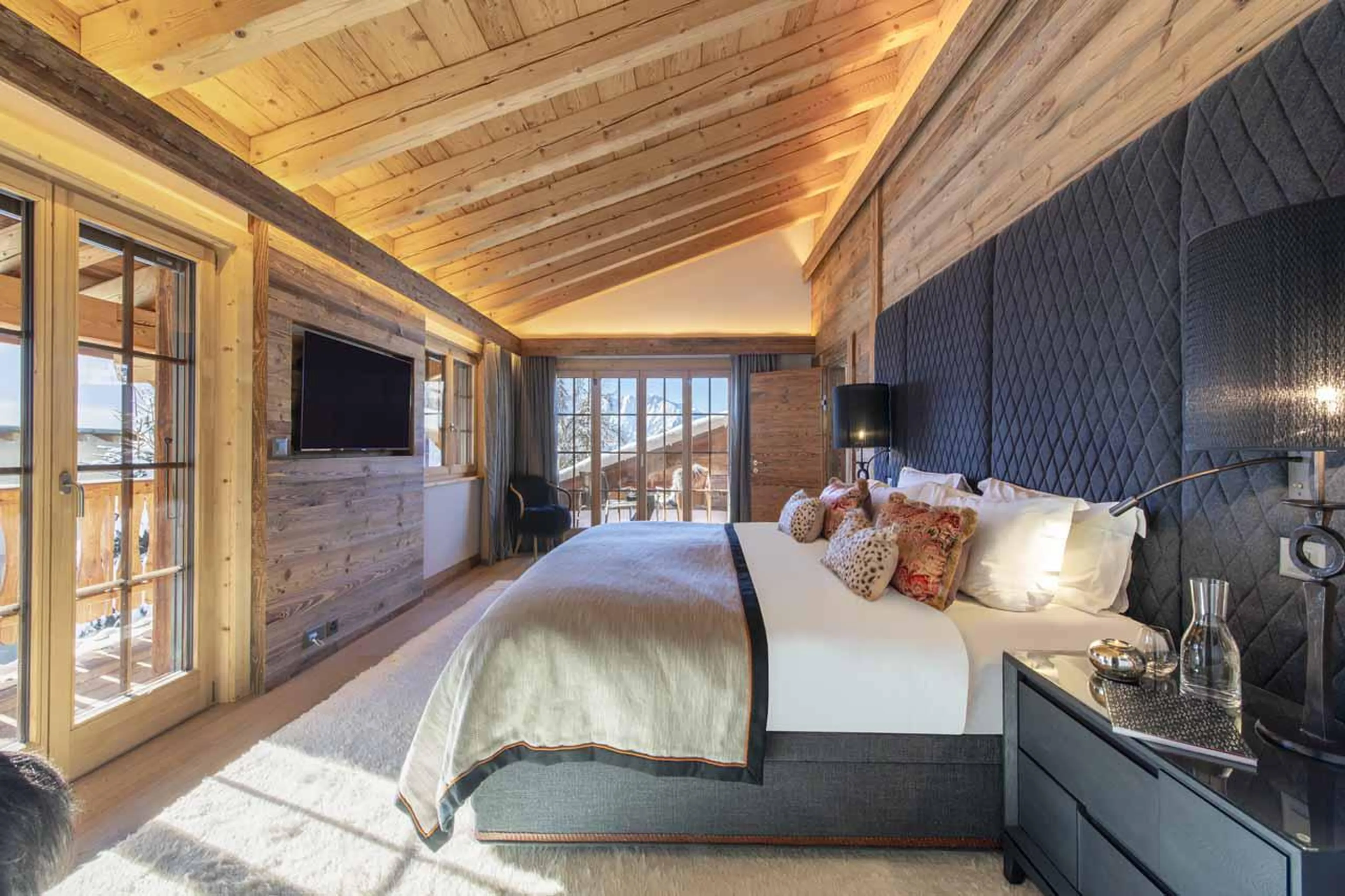 Master bedroom in Chalet Daphne in Verbier