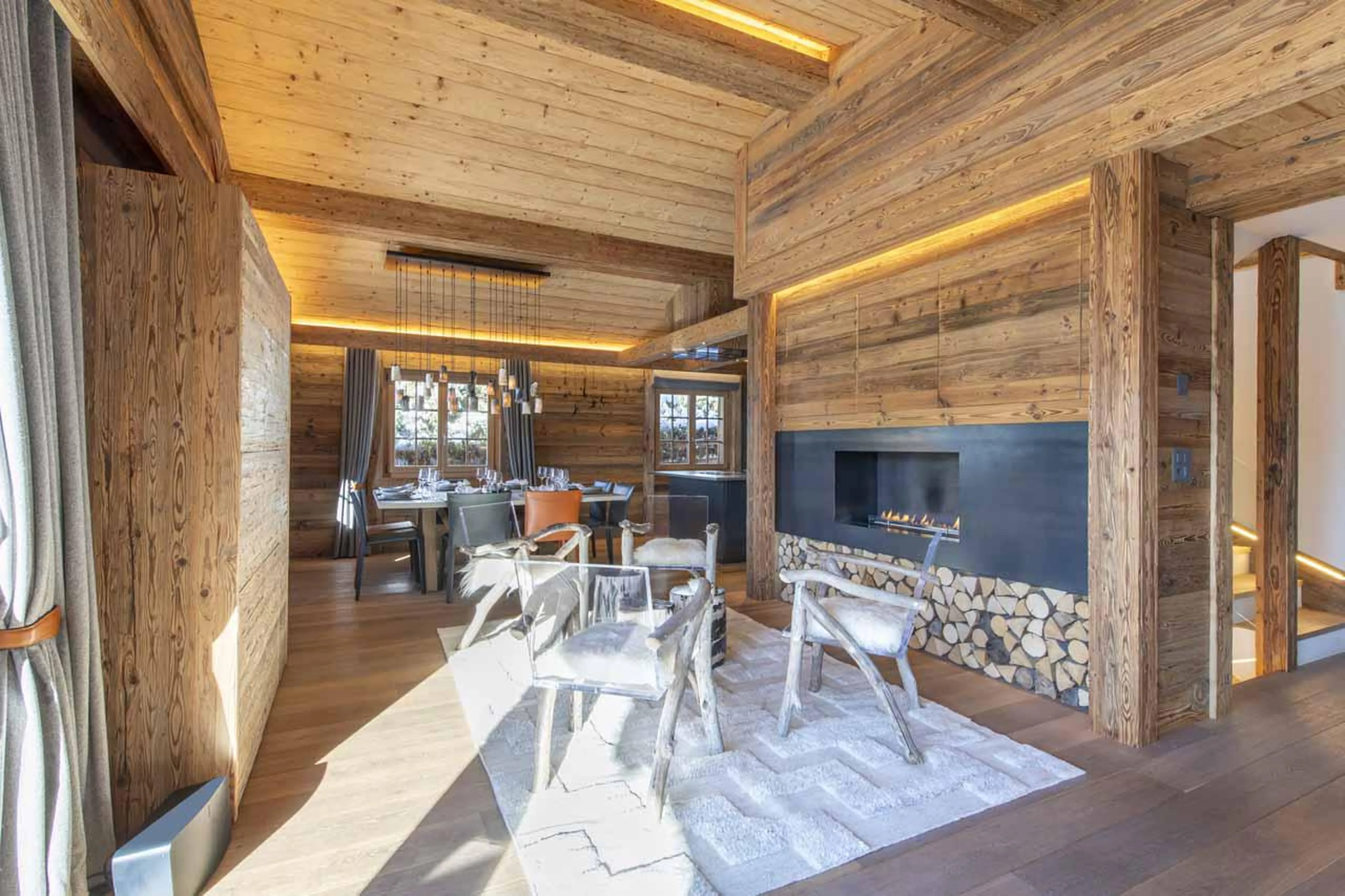 Open plan living and dining area in Chalet Daphne in Verbier