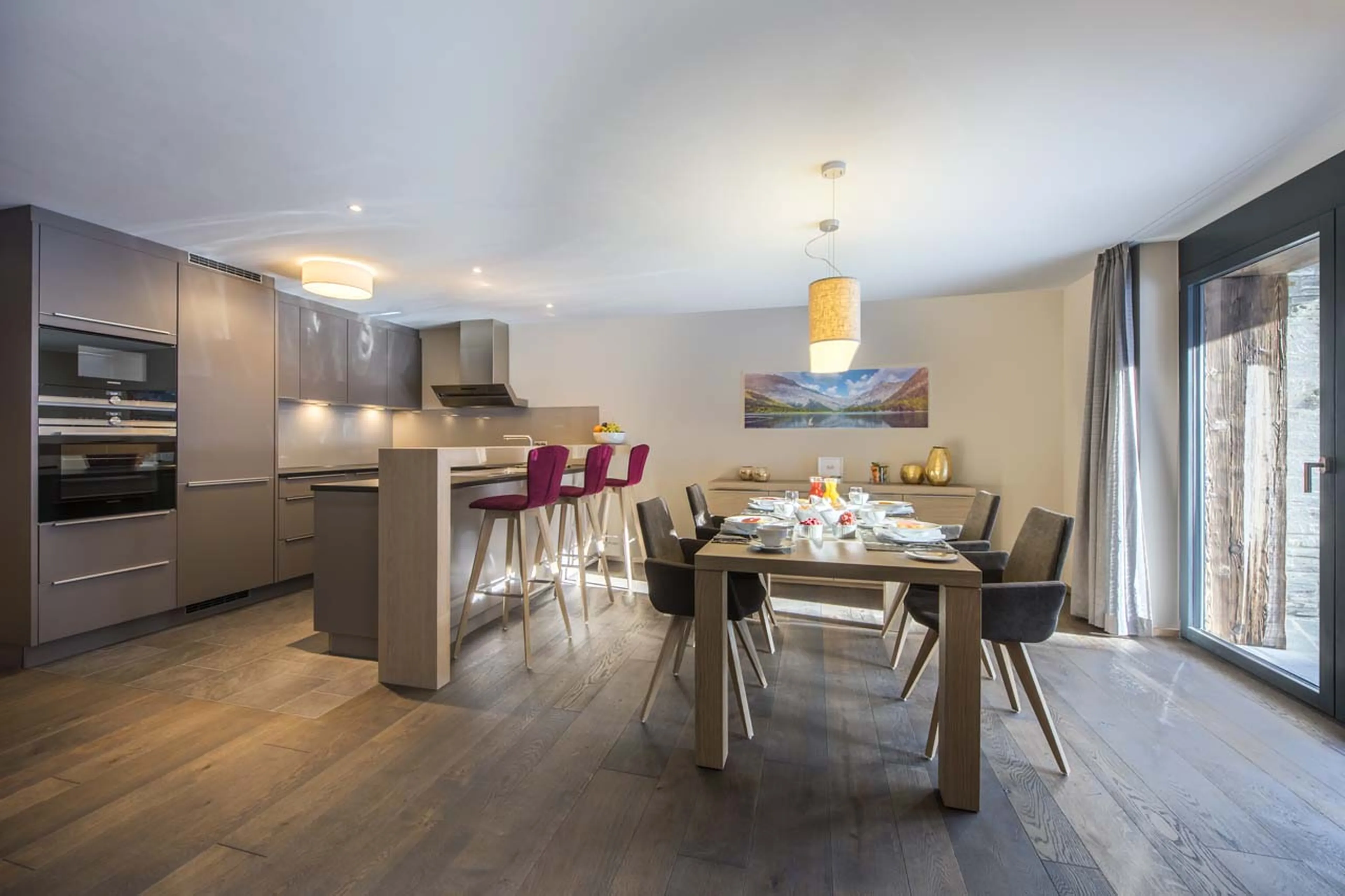 Kitchenette with breakfast bar at Christiania 1 Apartment in Zermatt