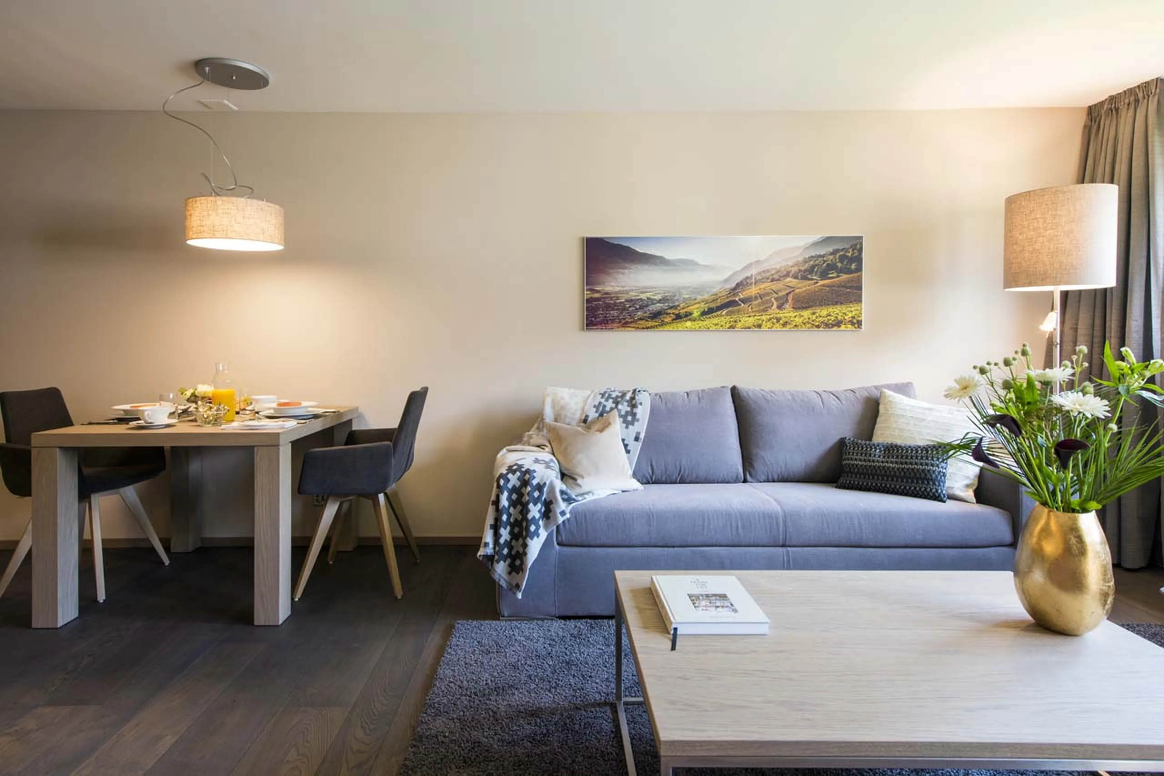 Sofa and dining table at Christiania Apartment 4 in Zermatt