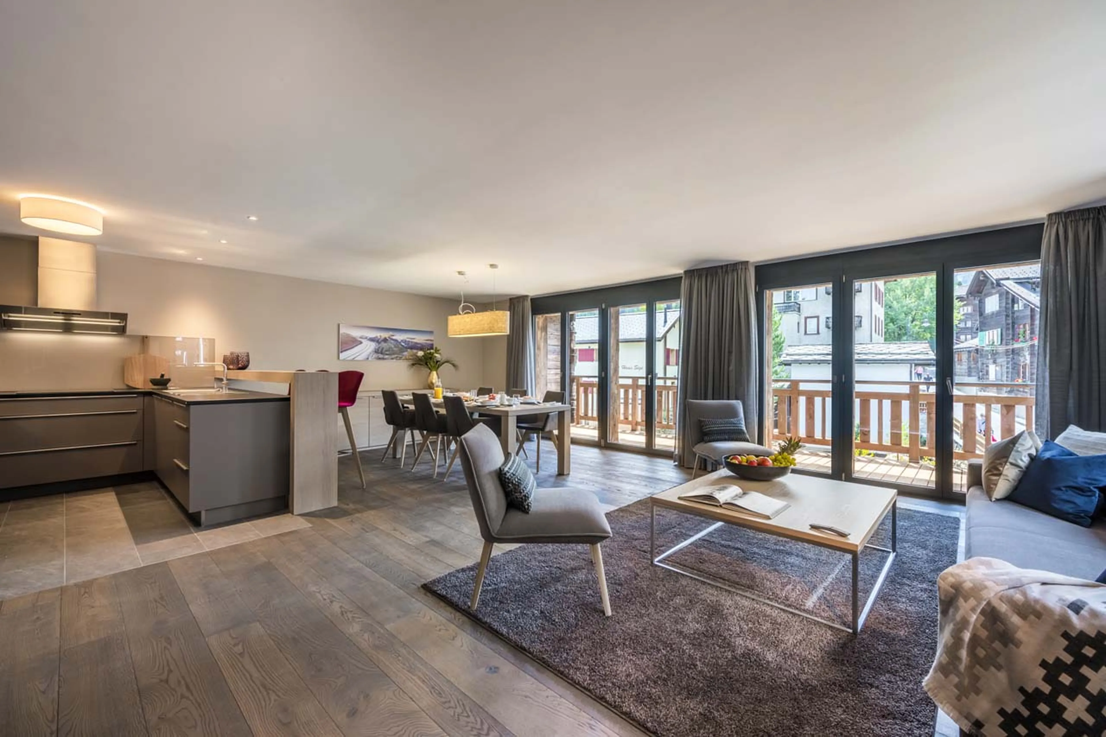 Second living area with balcony access