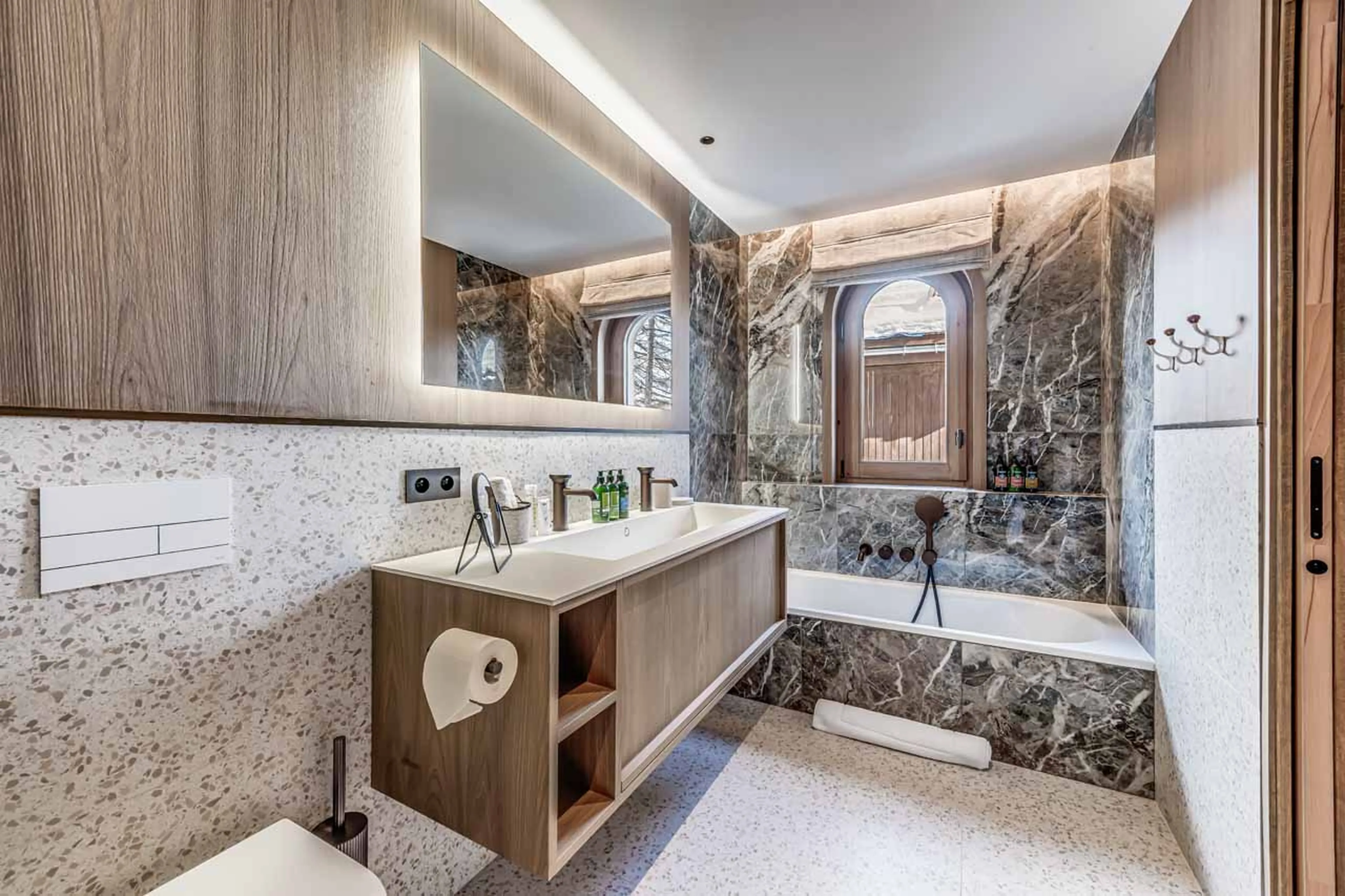 Bedroom 2 en-suite at Chalet des Legendes in Val d'Isere