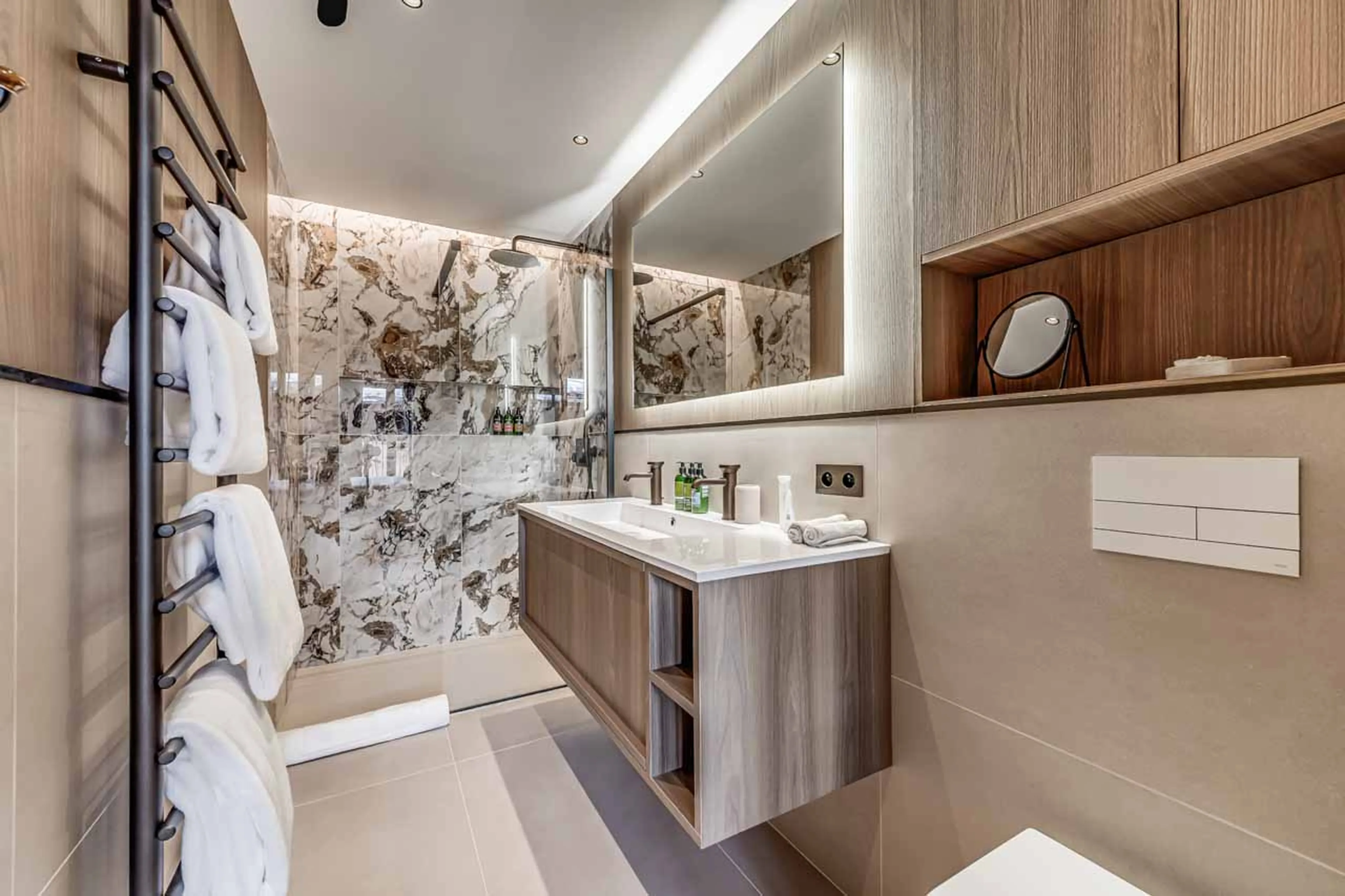 Bedroom 3 en-suite at Chalet des Legendes in Val d'Isere