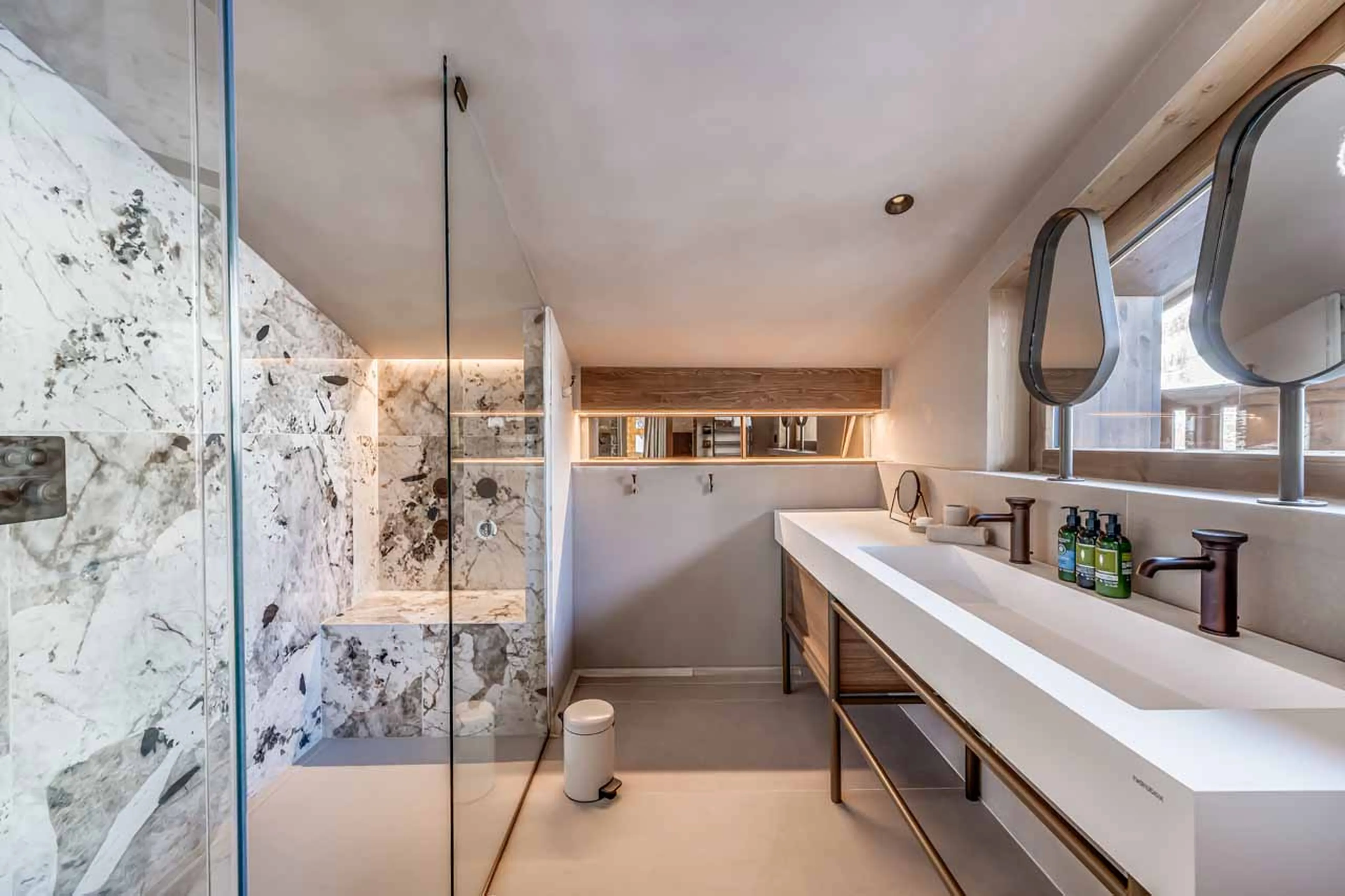 Bedroom 4 en-suite at Chalet des Legendes in Val d'Isere