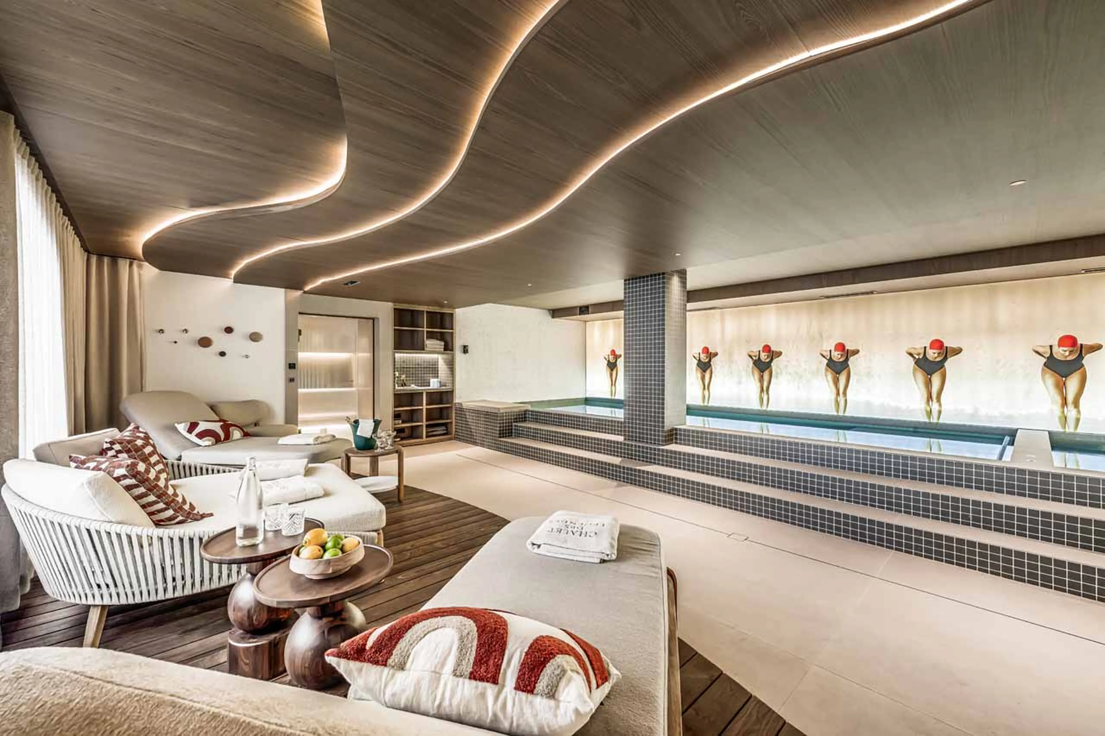 Swimming pool and hot tub in Chalet des Legendes, Val d'Isere