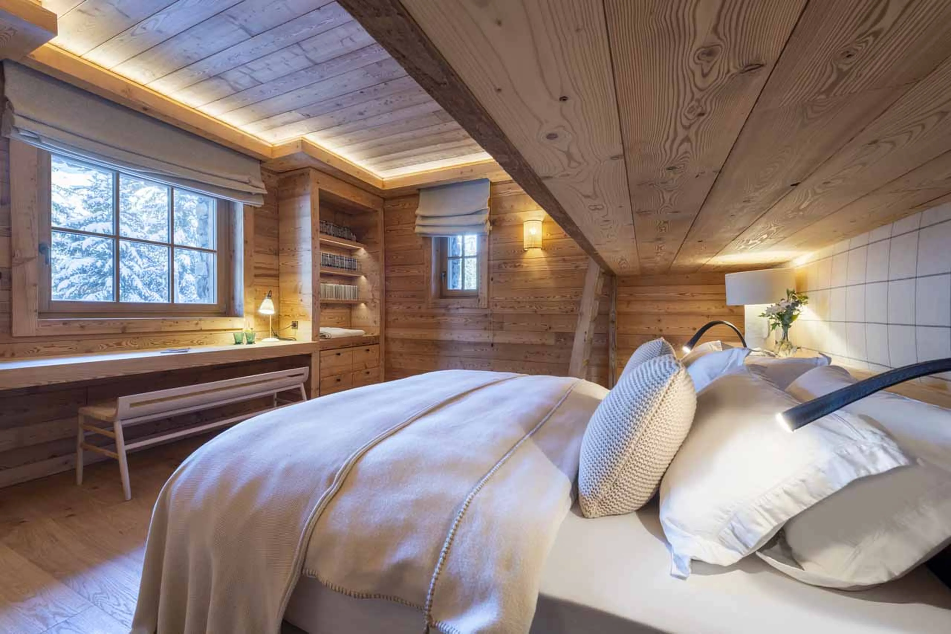 Twin/double bedroom at Chalet Domaine de l'Orme in Meribel