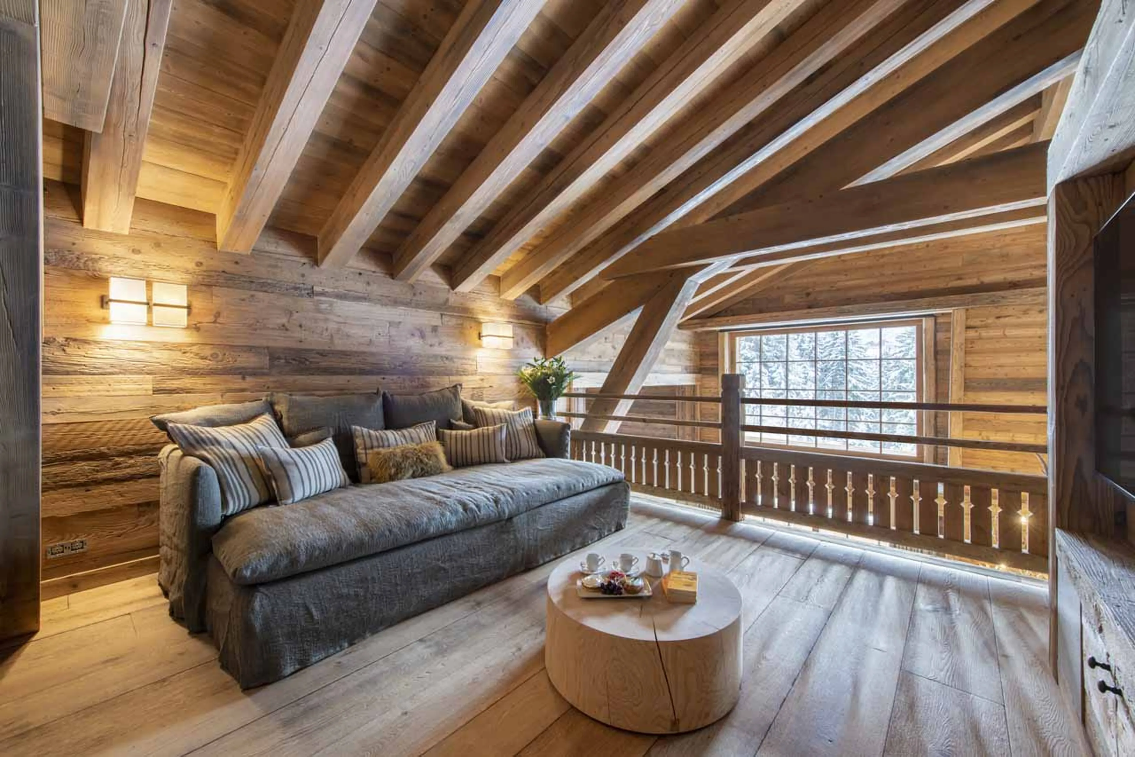 Mezzanine TV area at Chalet Domaine de l'Orme in Meribel